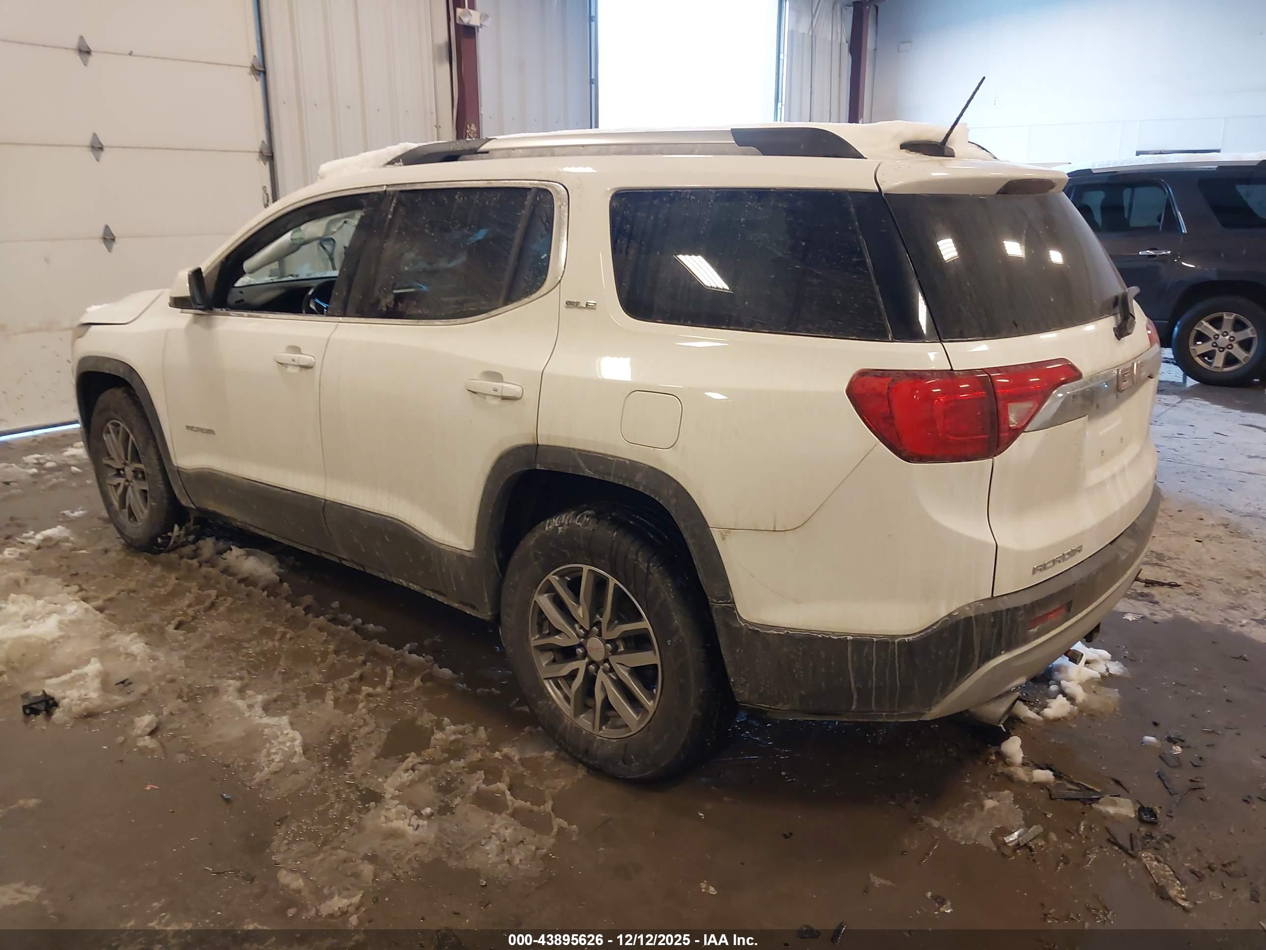 GMC ACADIA image 3