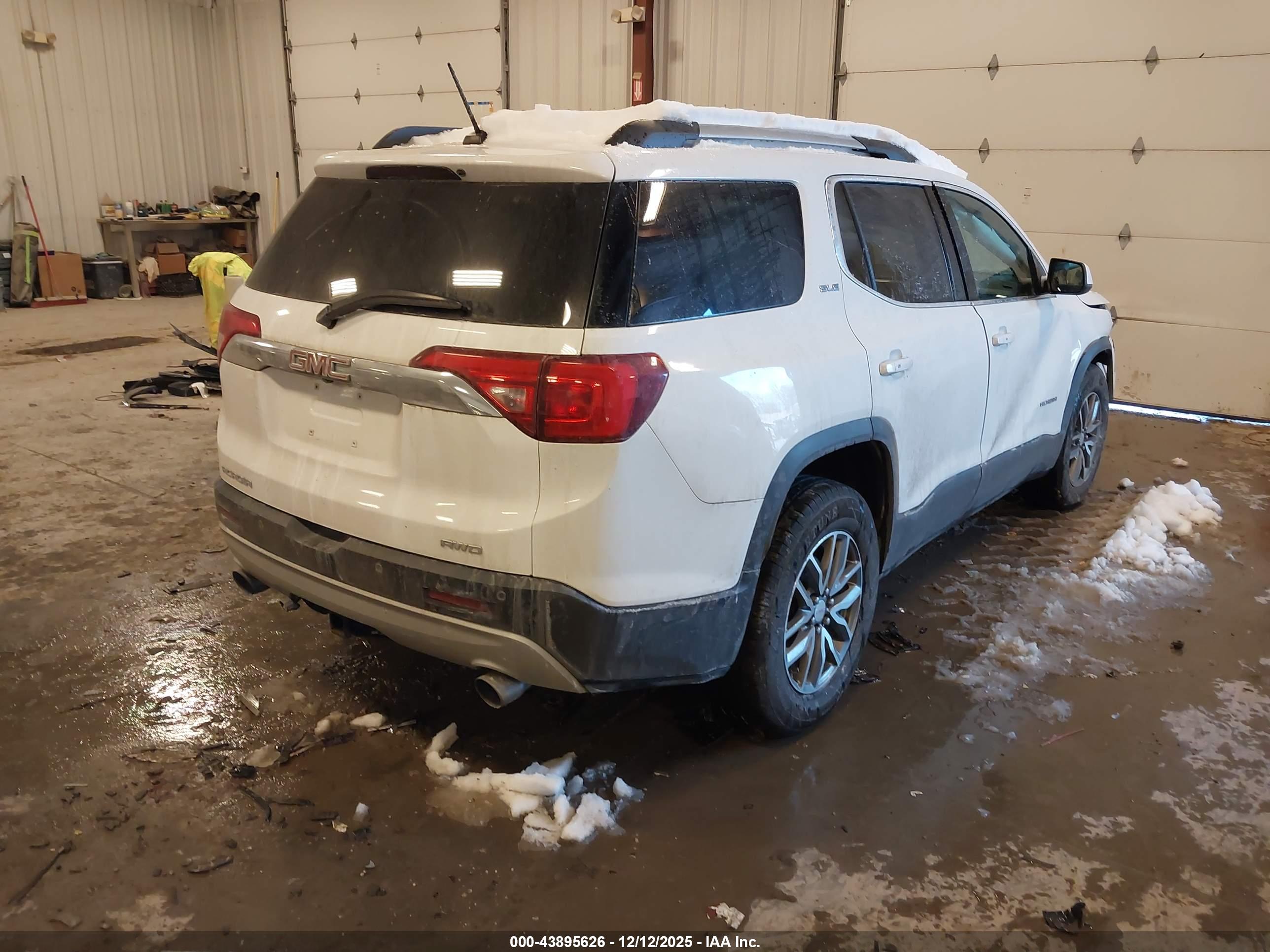 GMC ACADIA image 4
