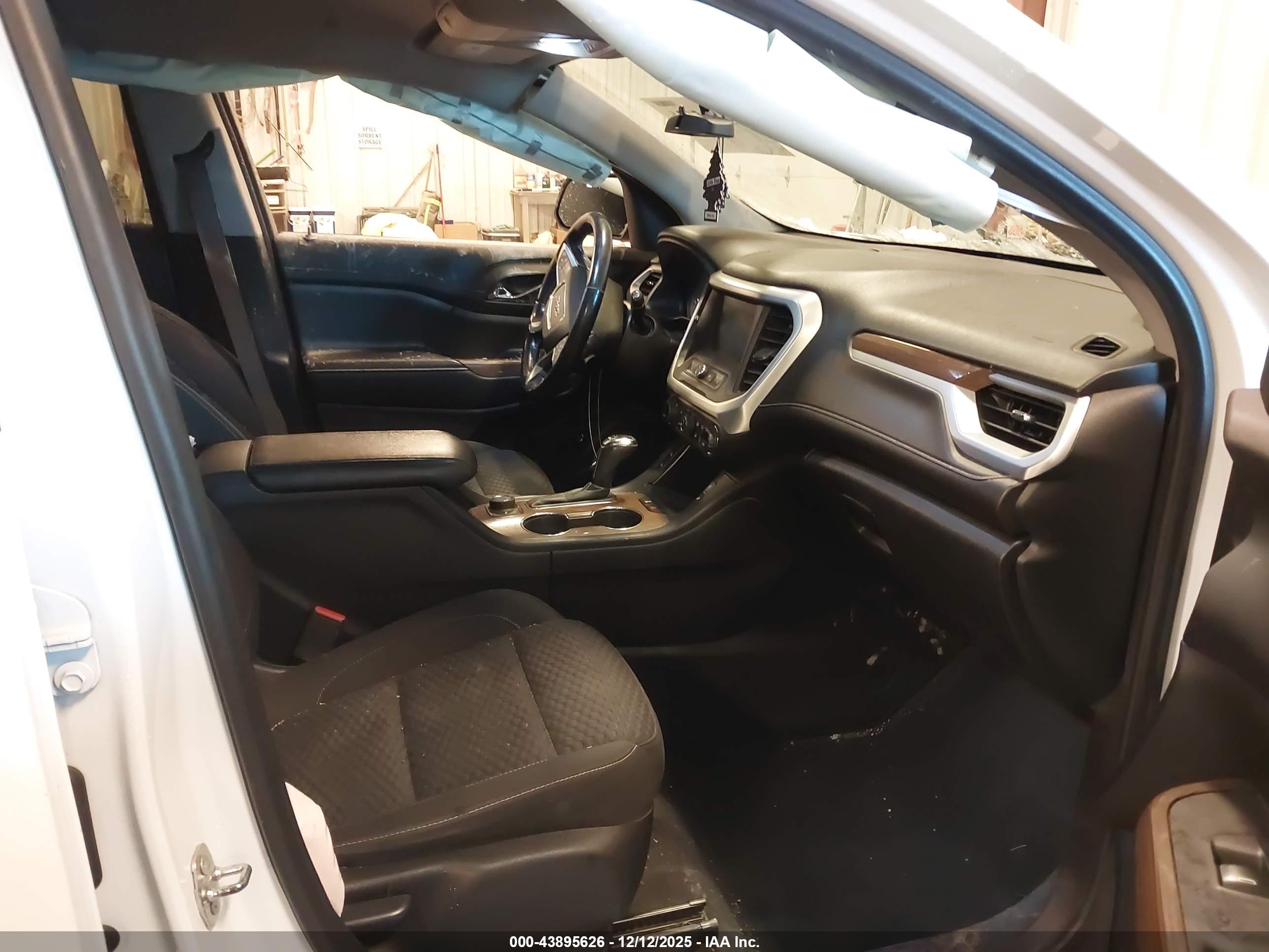 GMC ACADIA image 5