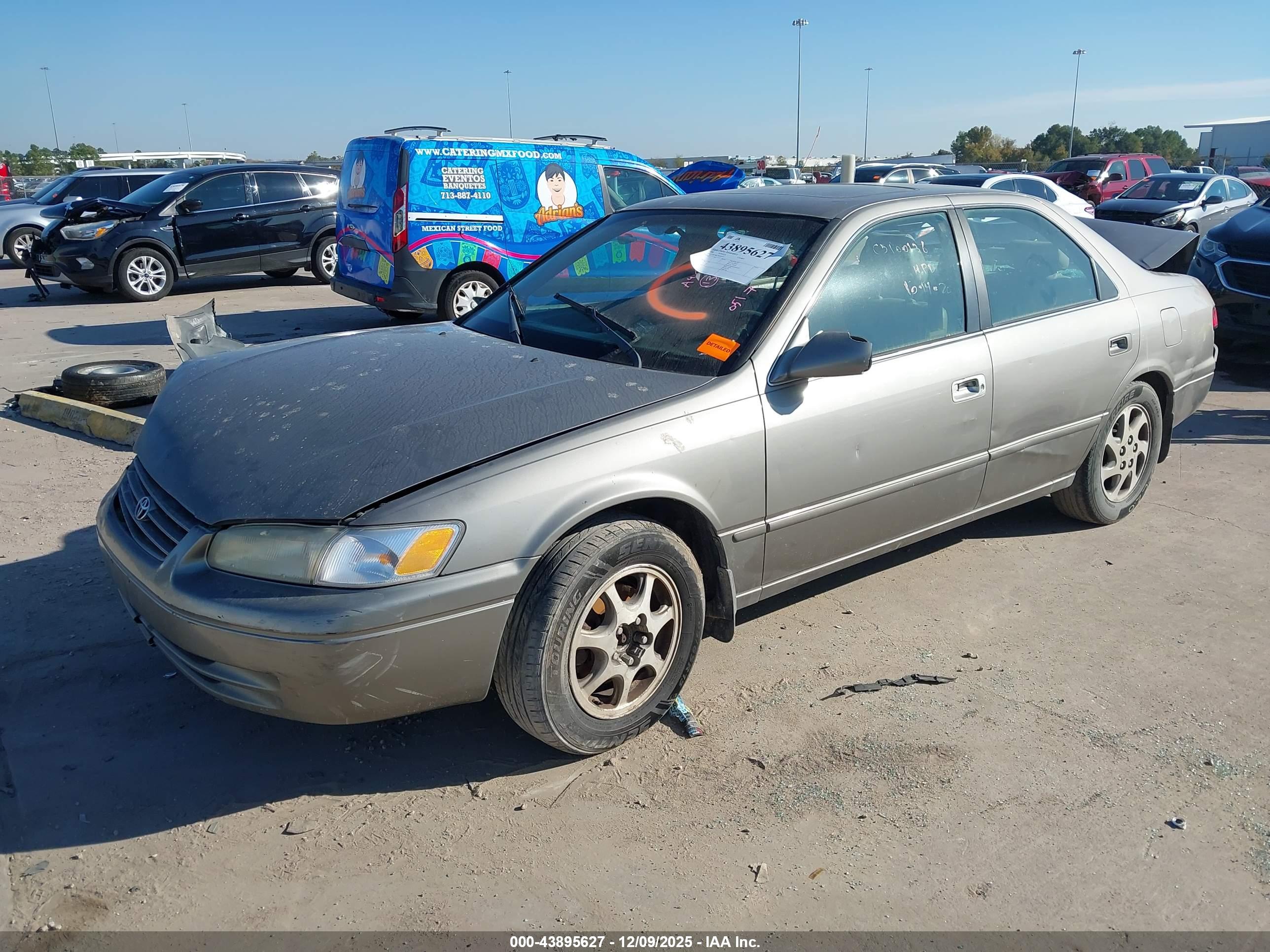 TOYOTA CAMRY image 2