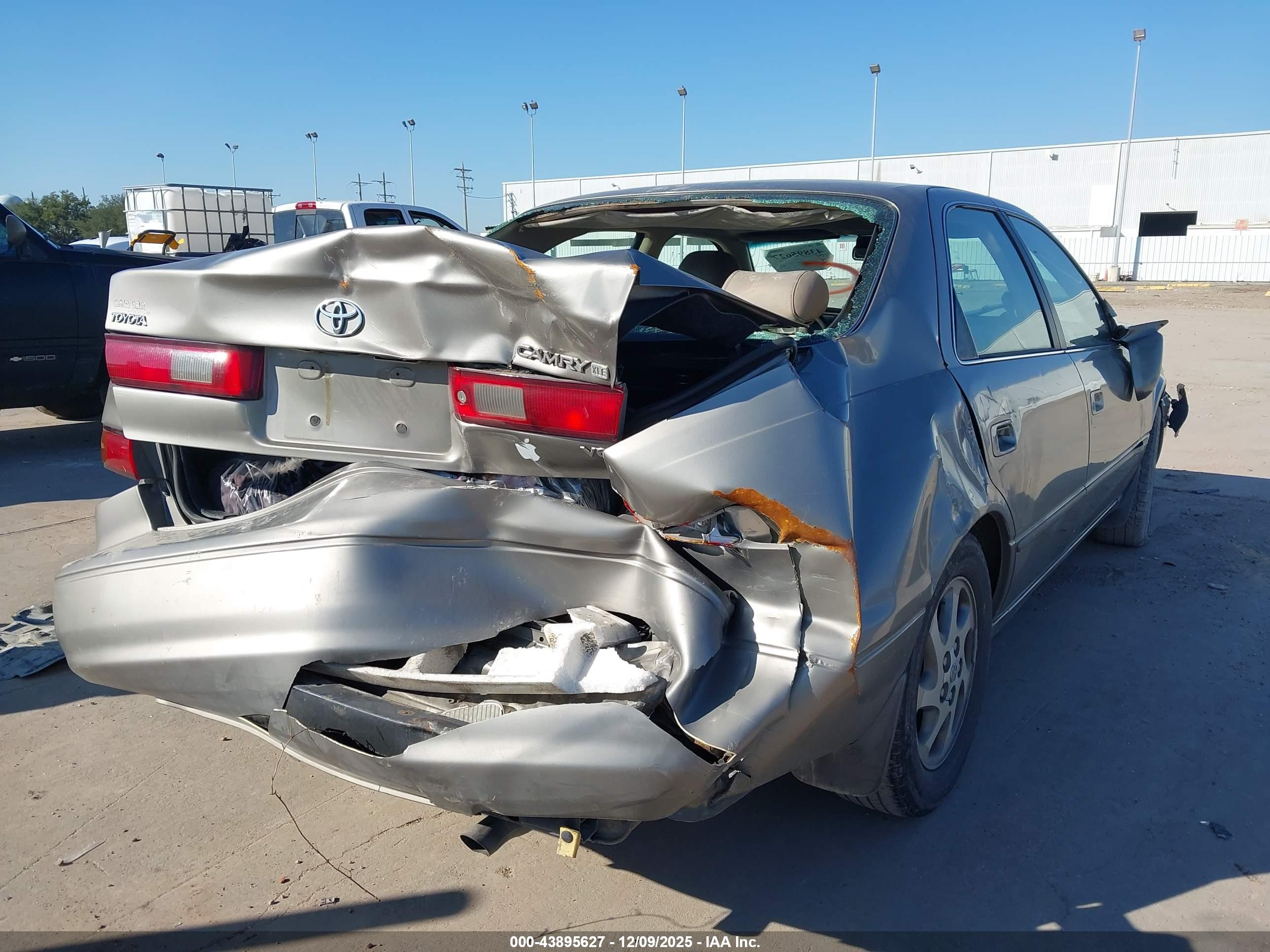 TOYOTA CAMRY image 6
