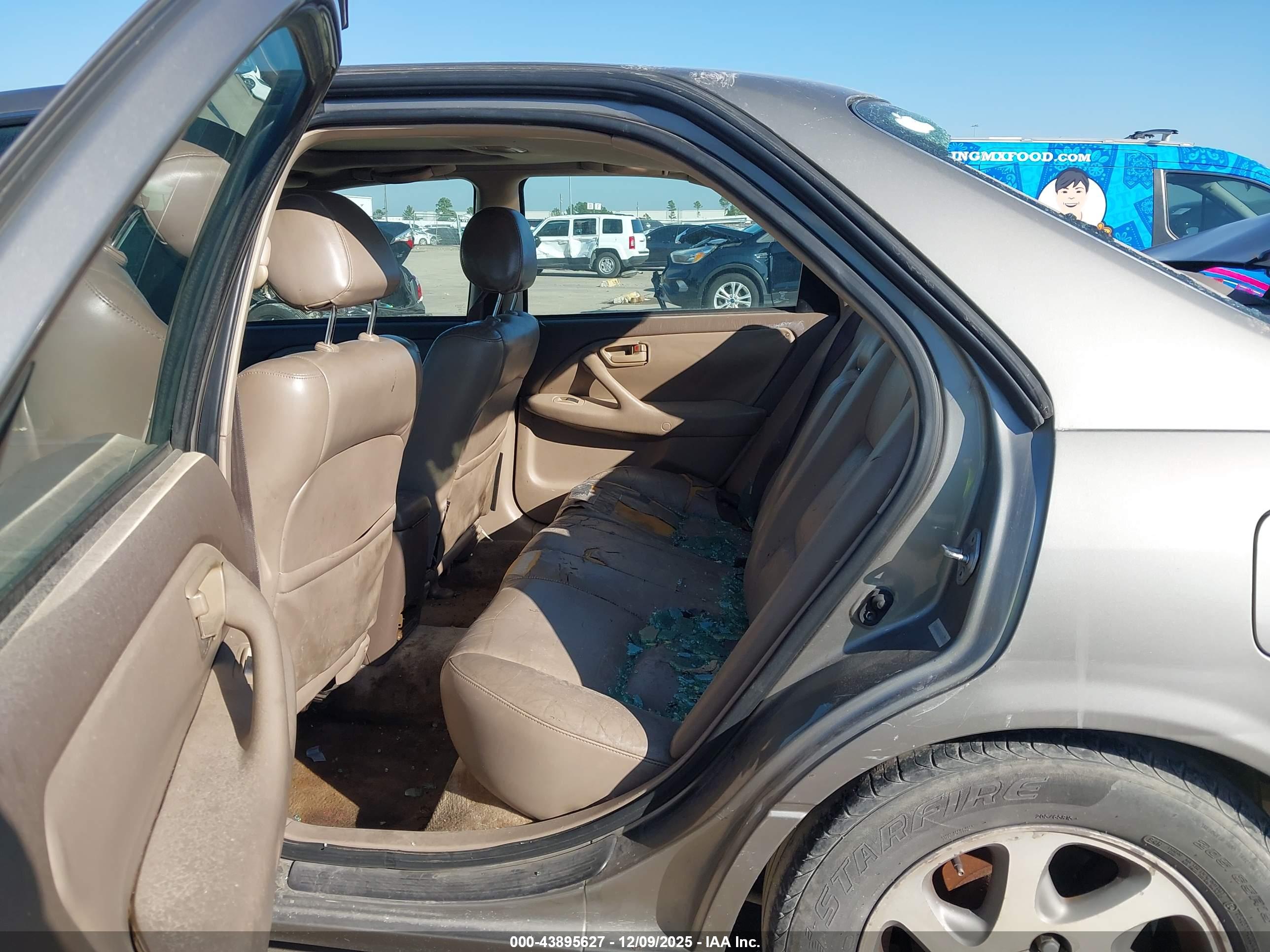 TOYOTA CAMRY image 8