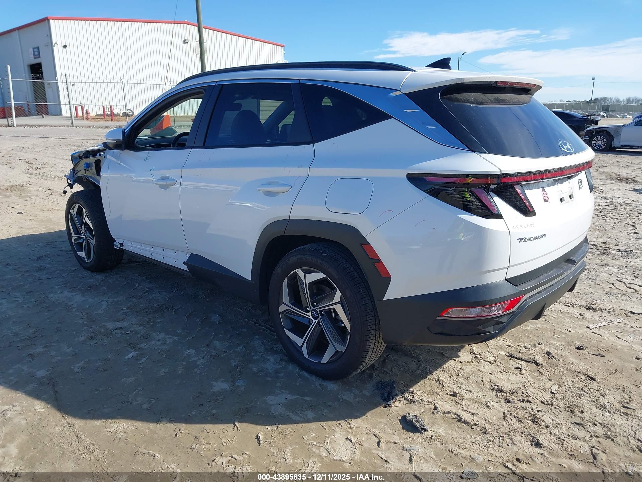 HYUNDAI TUCSON image 3