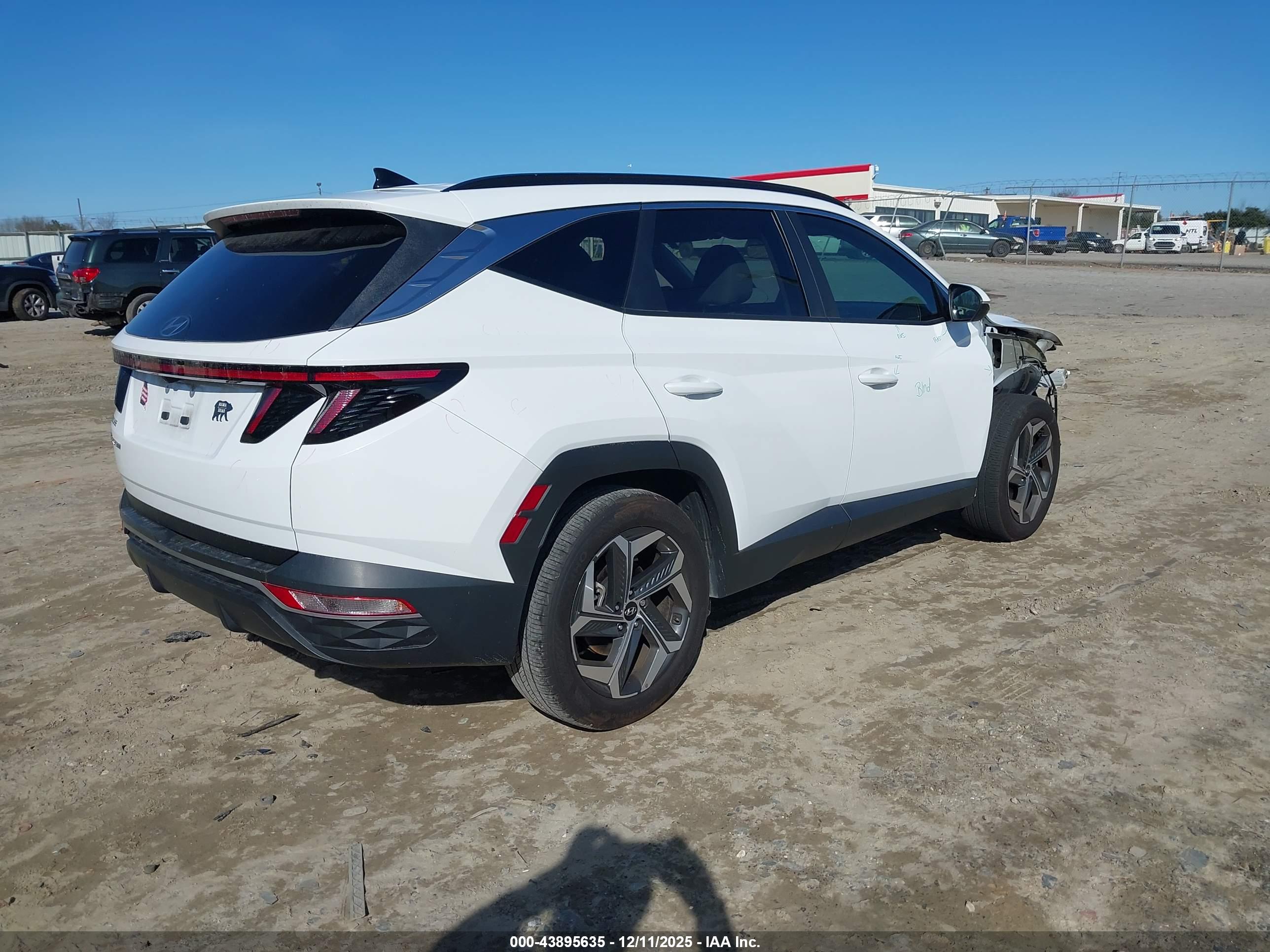 HYUNDAI TUCSON image 4