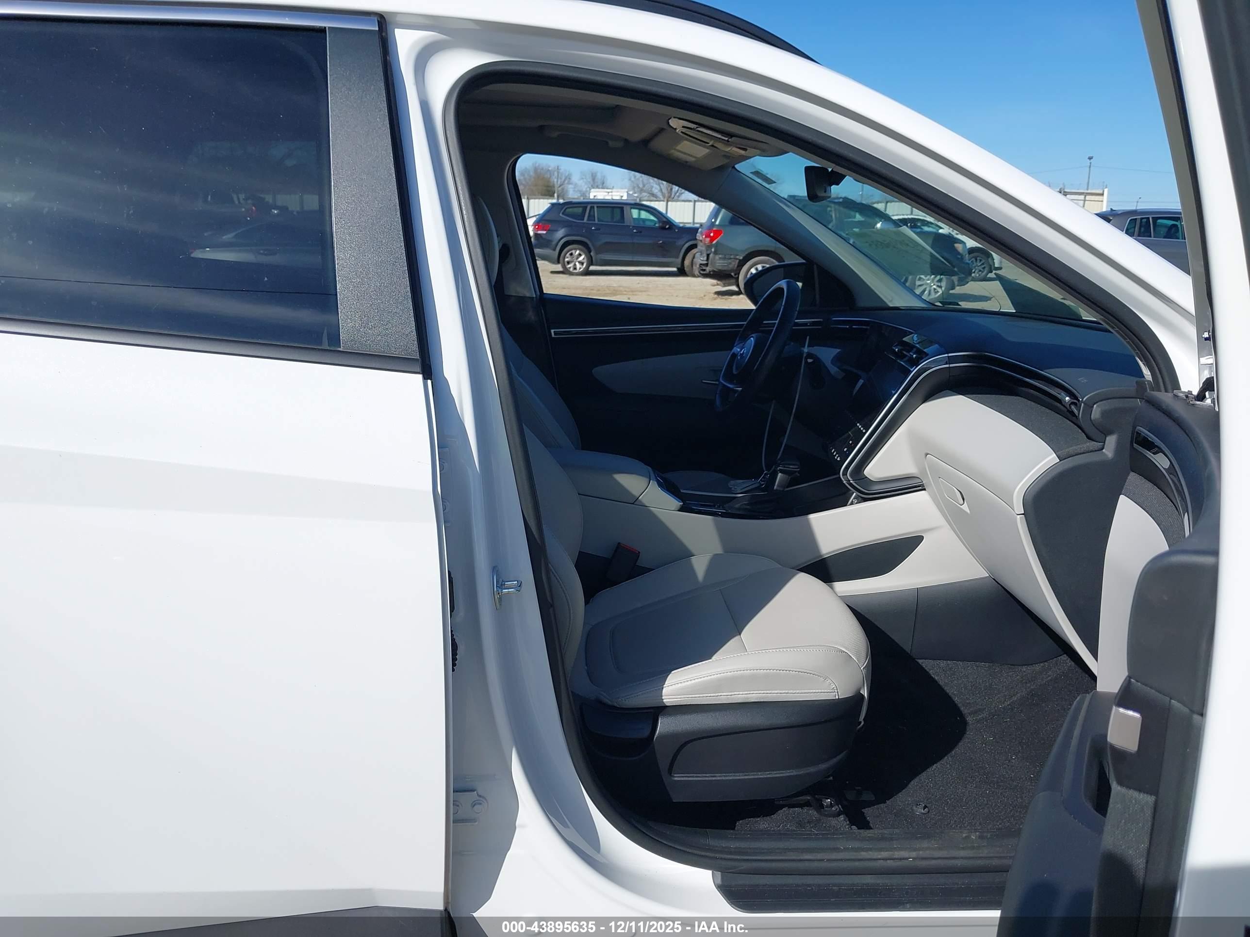 HYUNDAI TUCSON image 5
