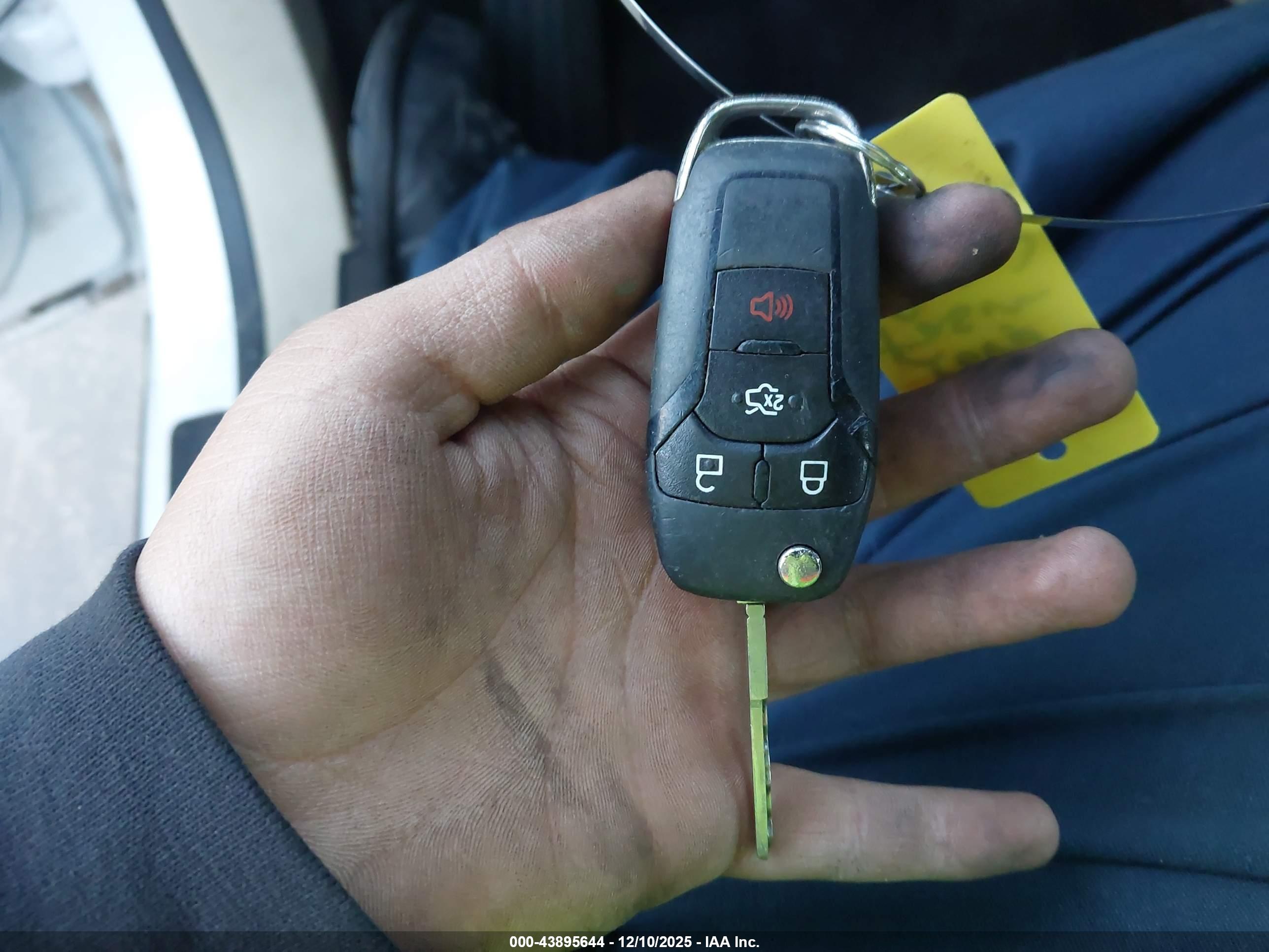 FORD FUSION image 11