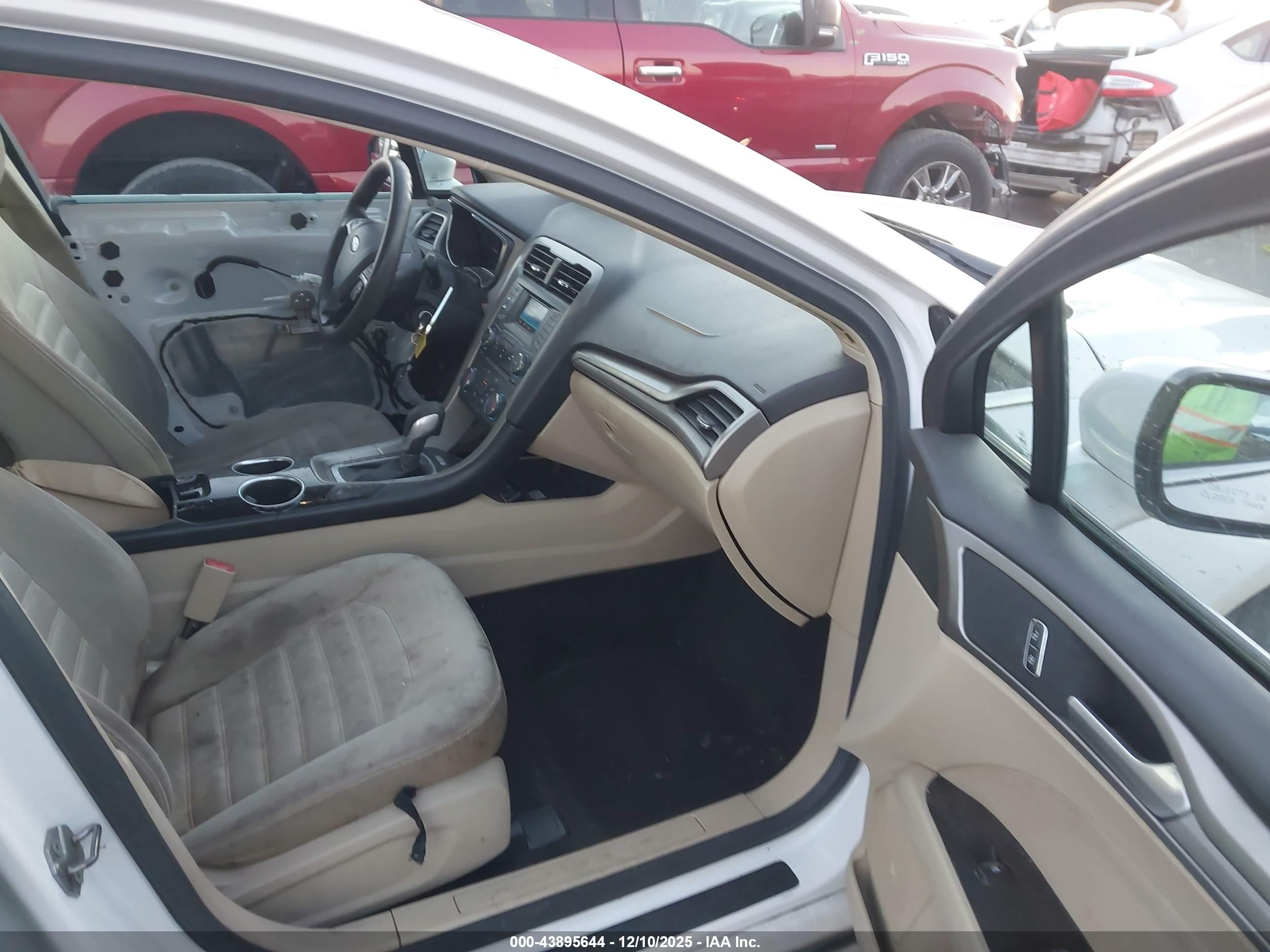 FORD FUSION image 5