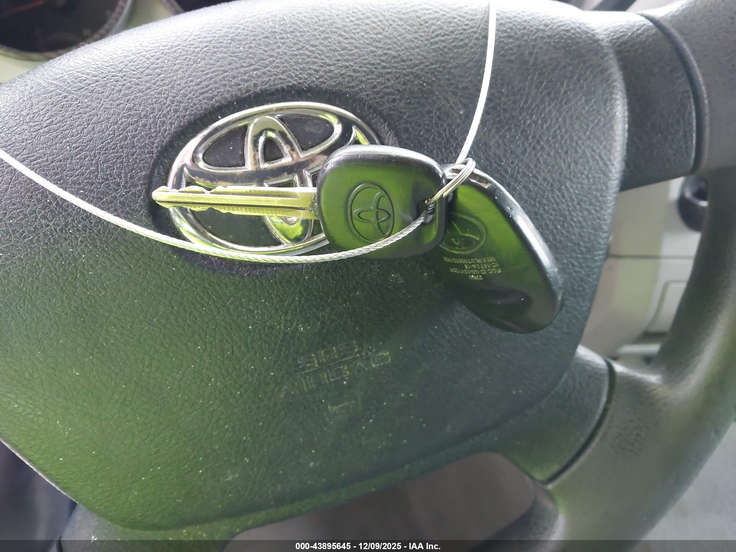 TOYOTA TUNDRA image 11