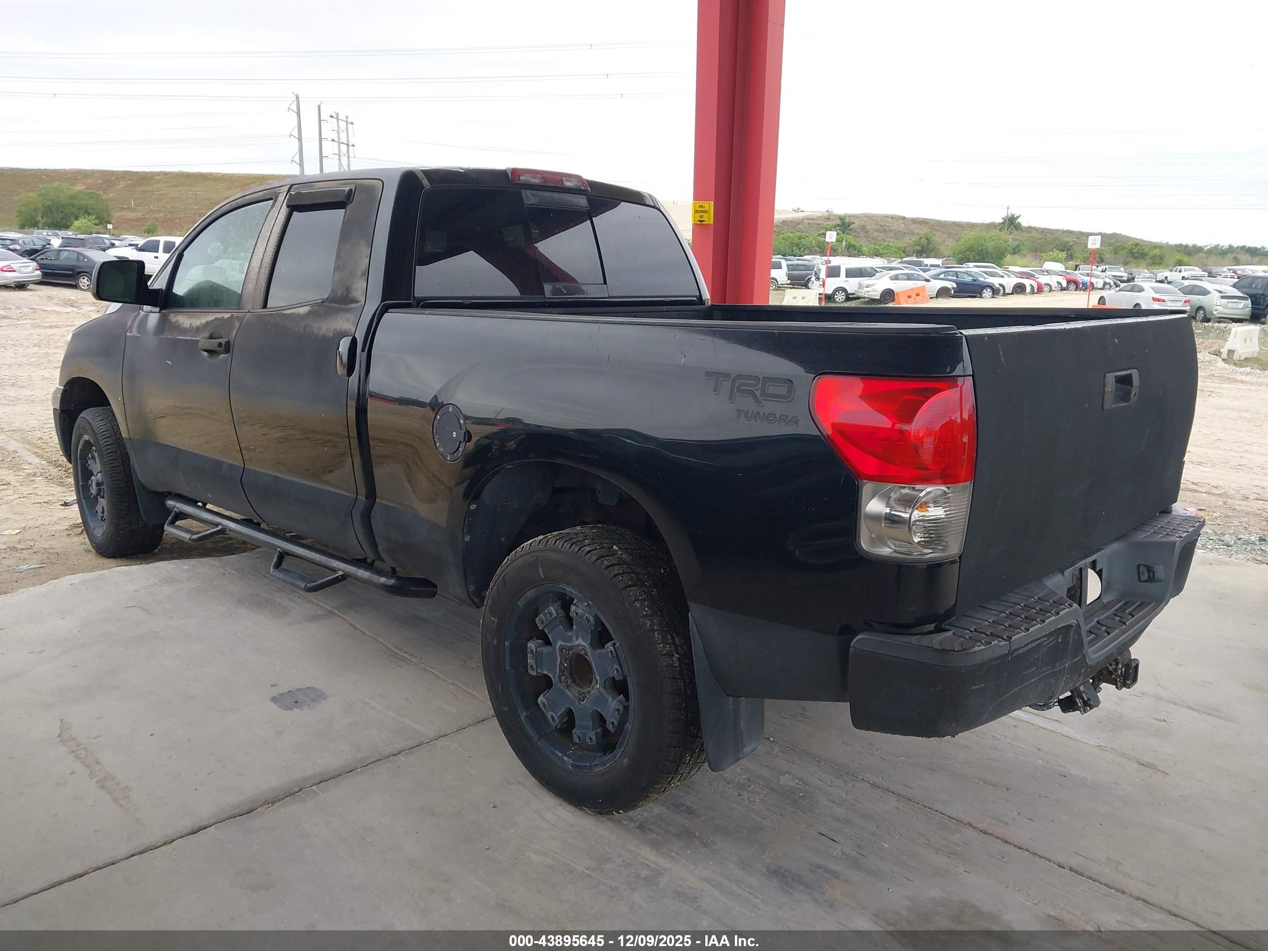 TOYOTA TUNDRA image 3