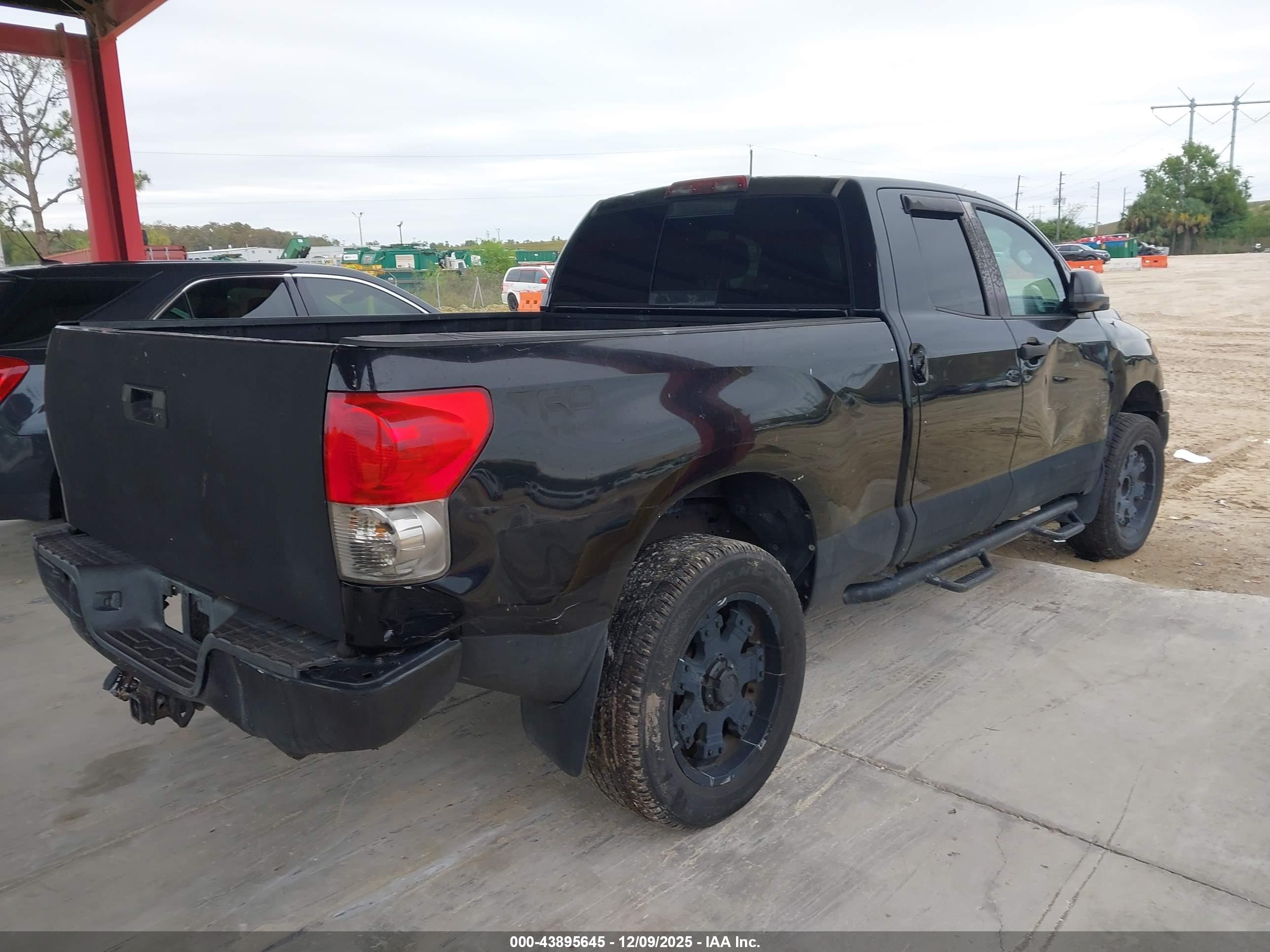 TOYOTA TUNDRA image 4