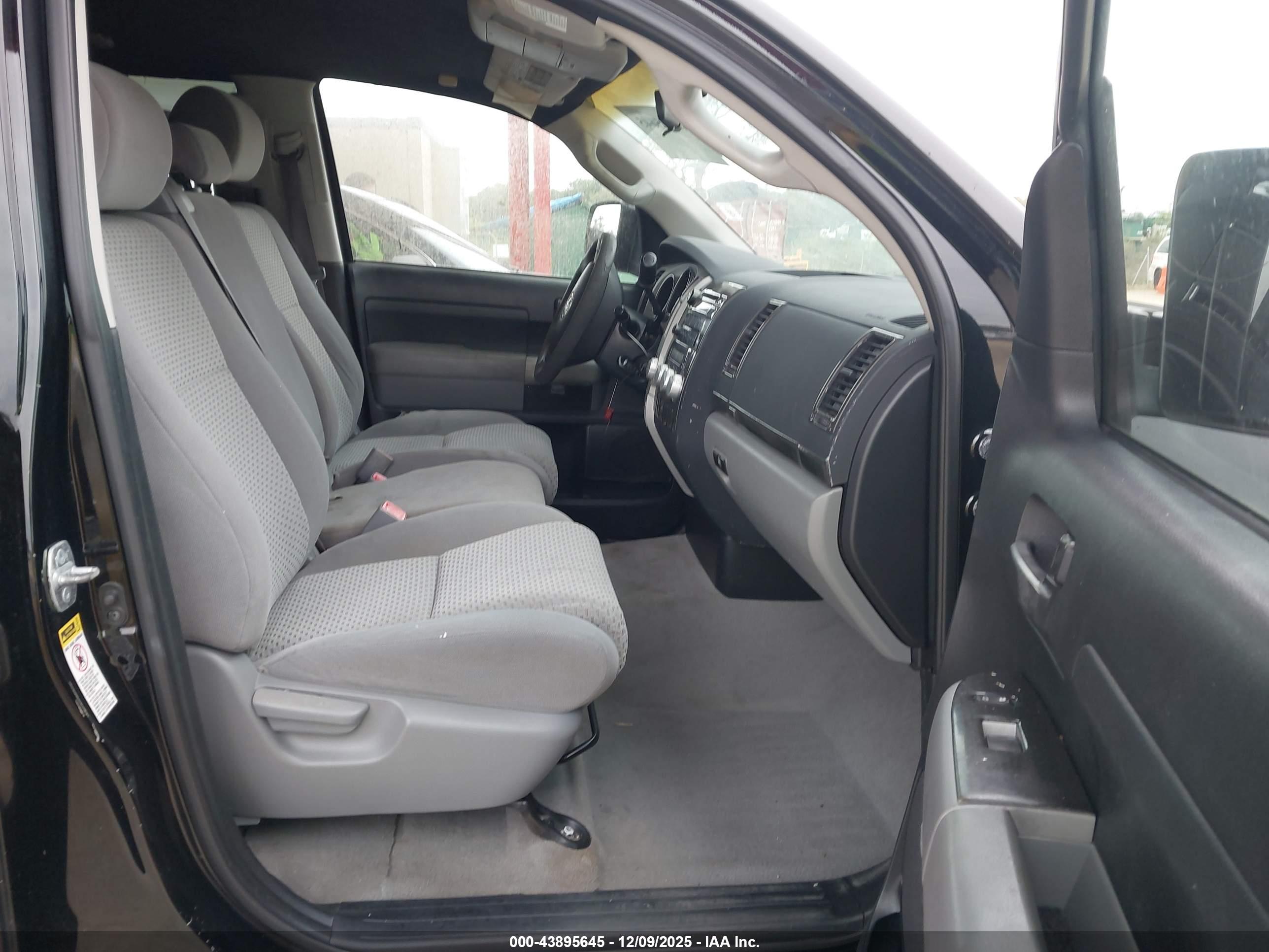 TOYOTA TUNDRA image 5
