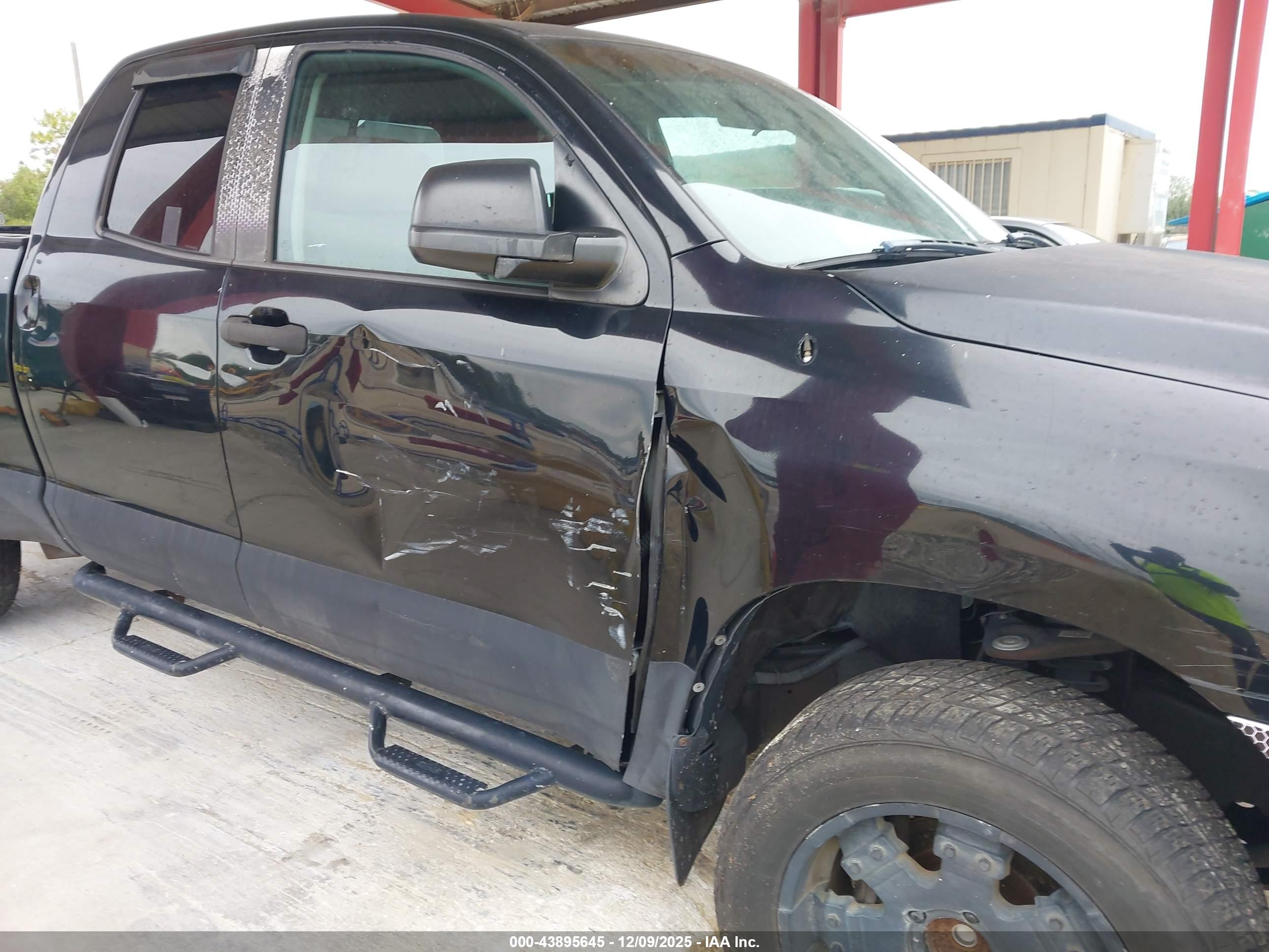 TOYOTA TUNDRA image 6