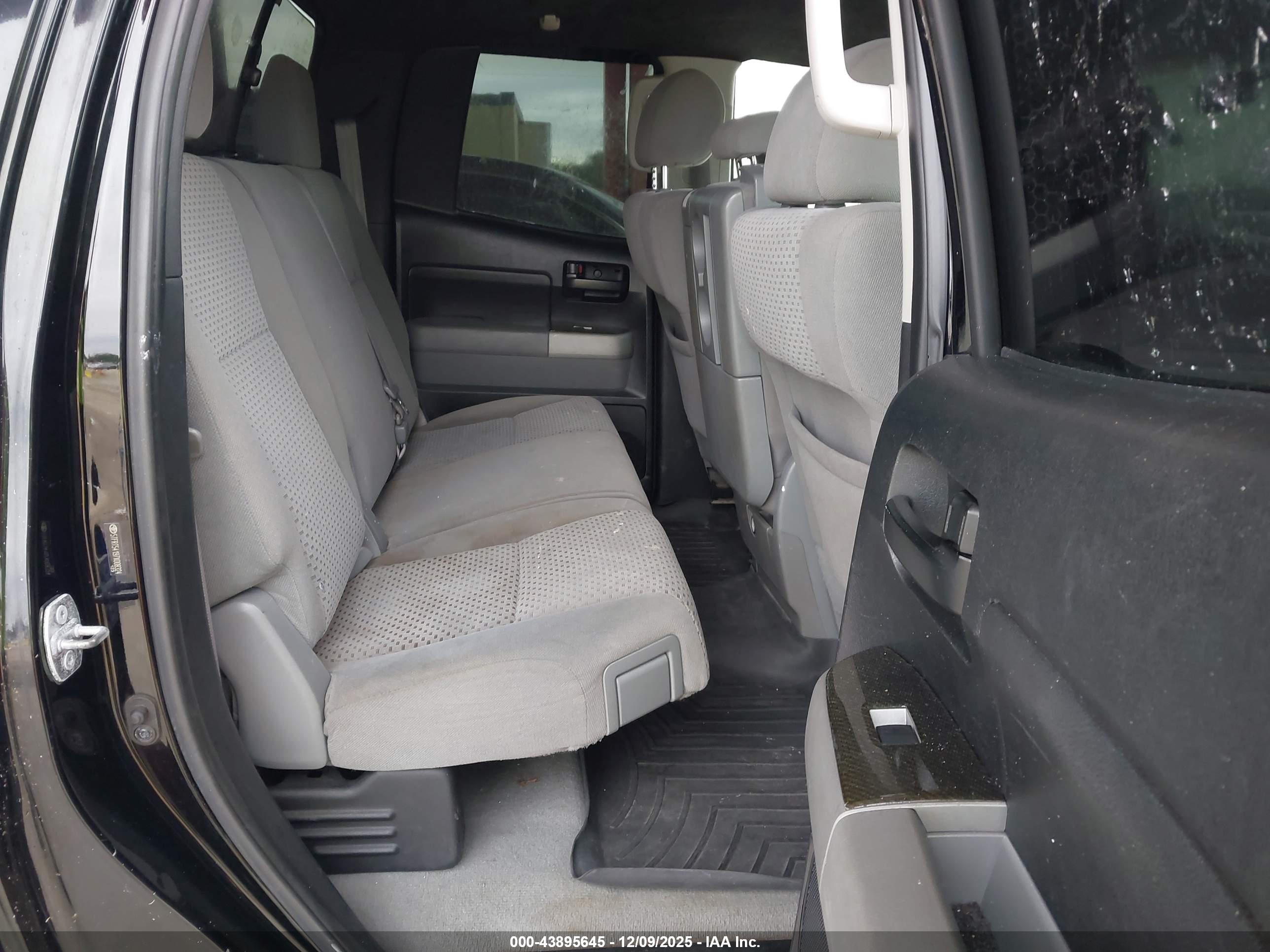 TOYOTA TUNDRA image 8