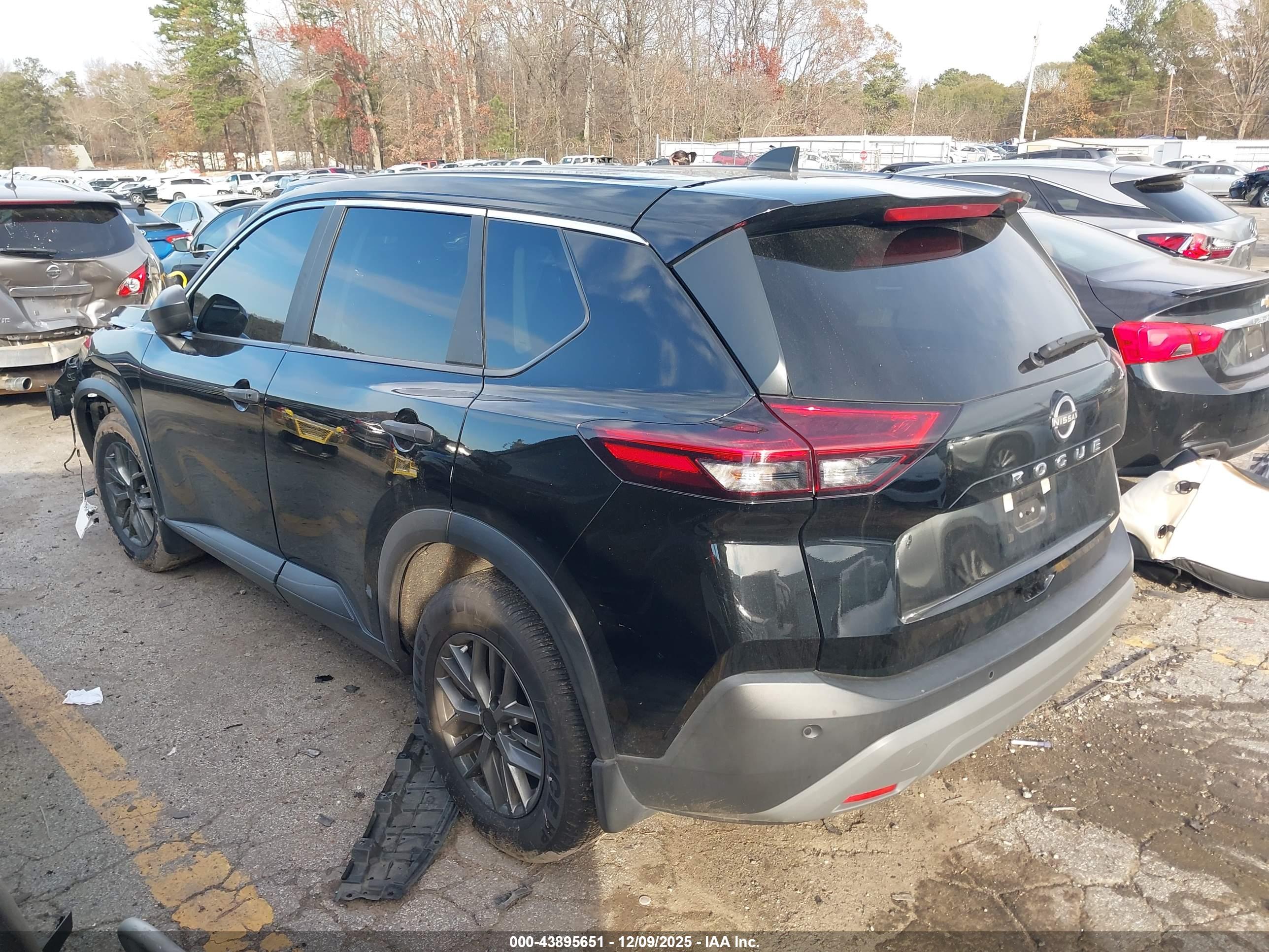 NISSAN ROGUE image 3