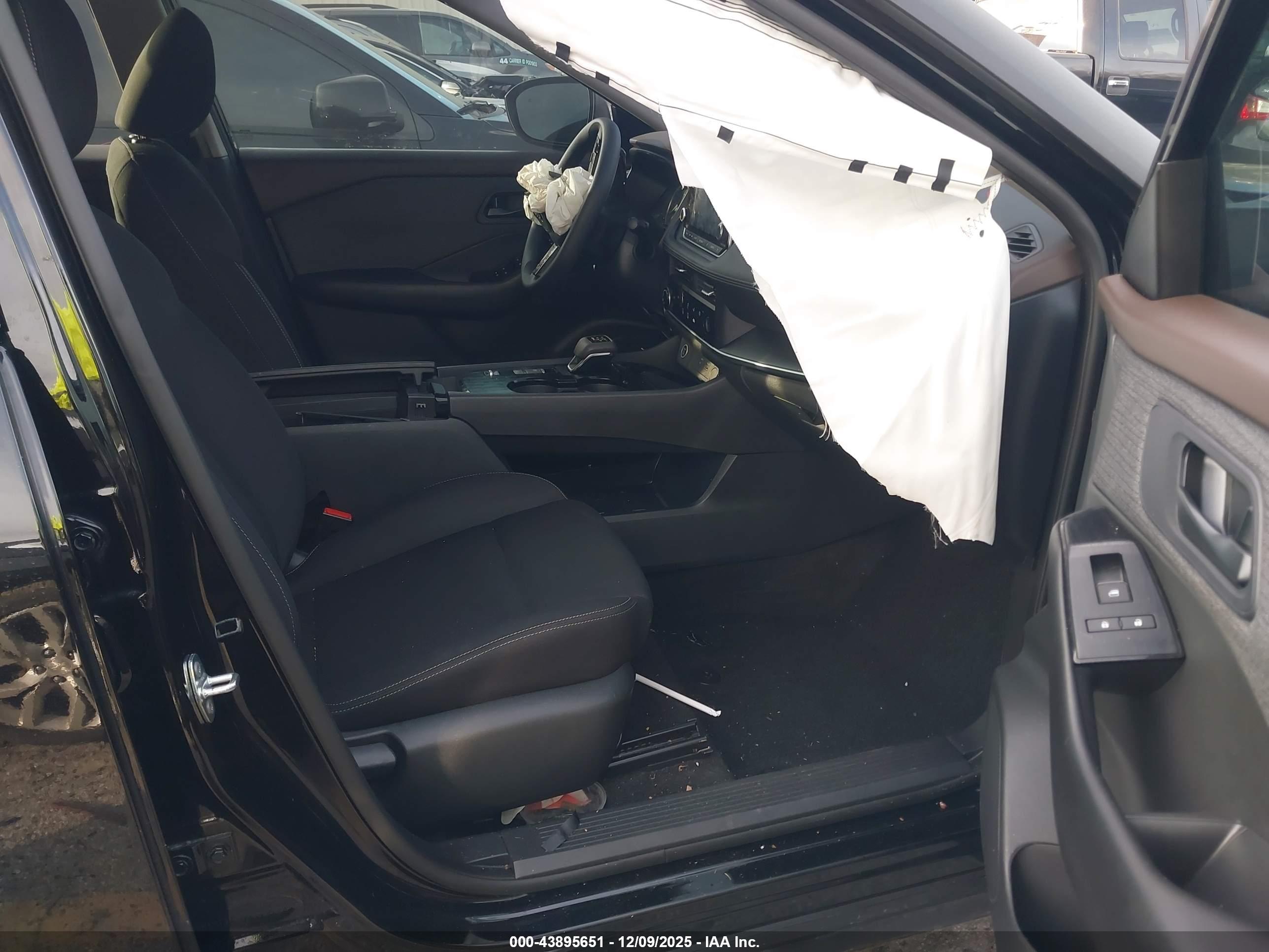 NISSAN ROGUE image 5