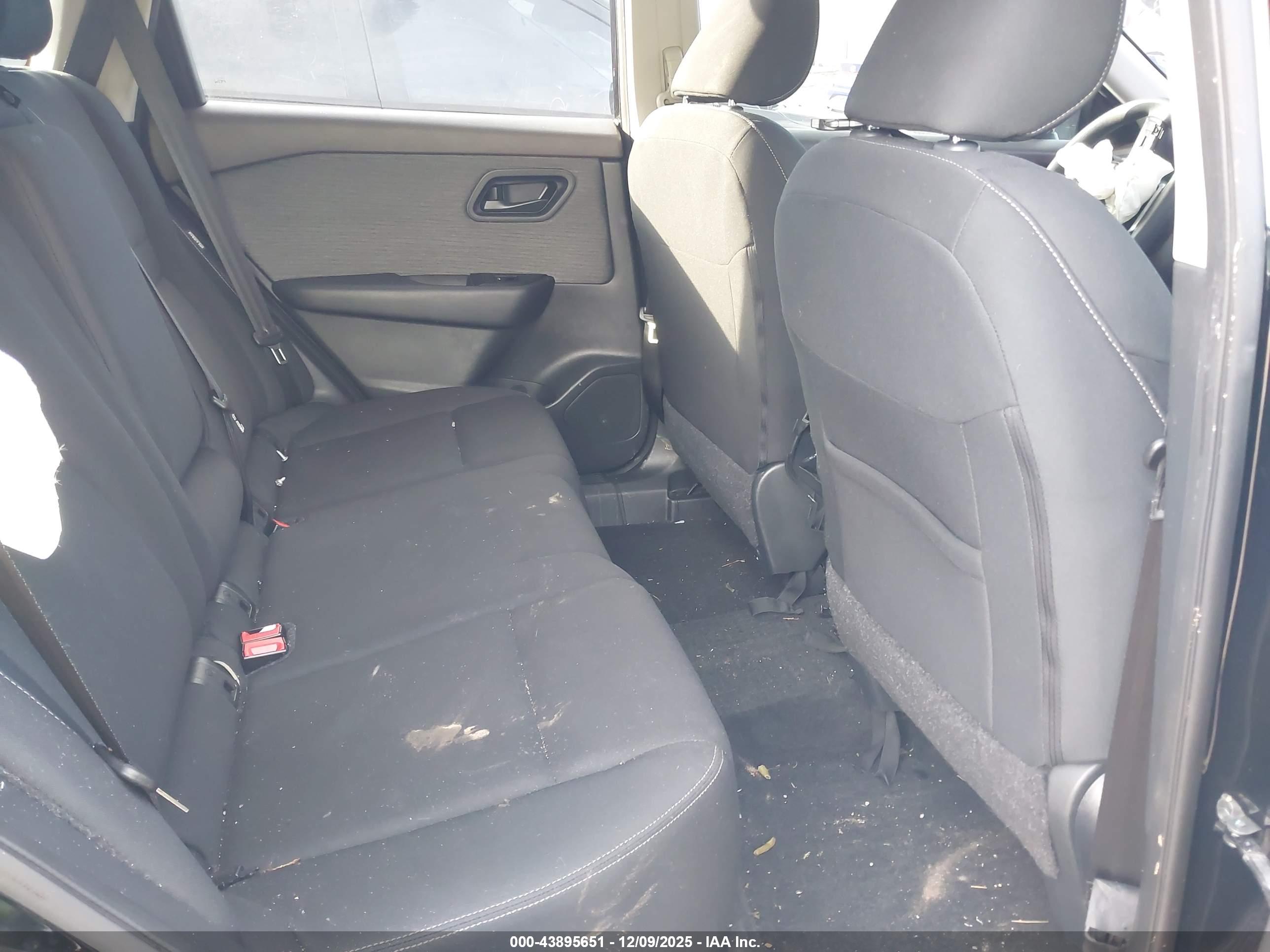 NISSAN ROGUE image 8