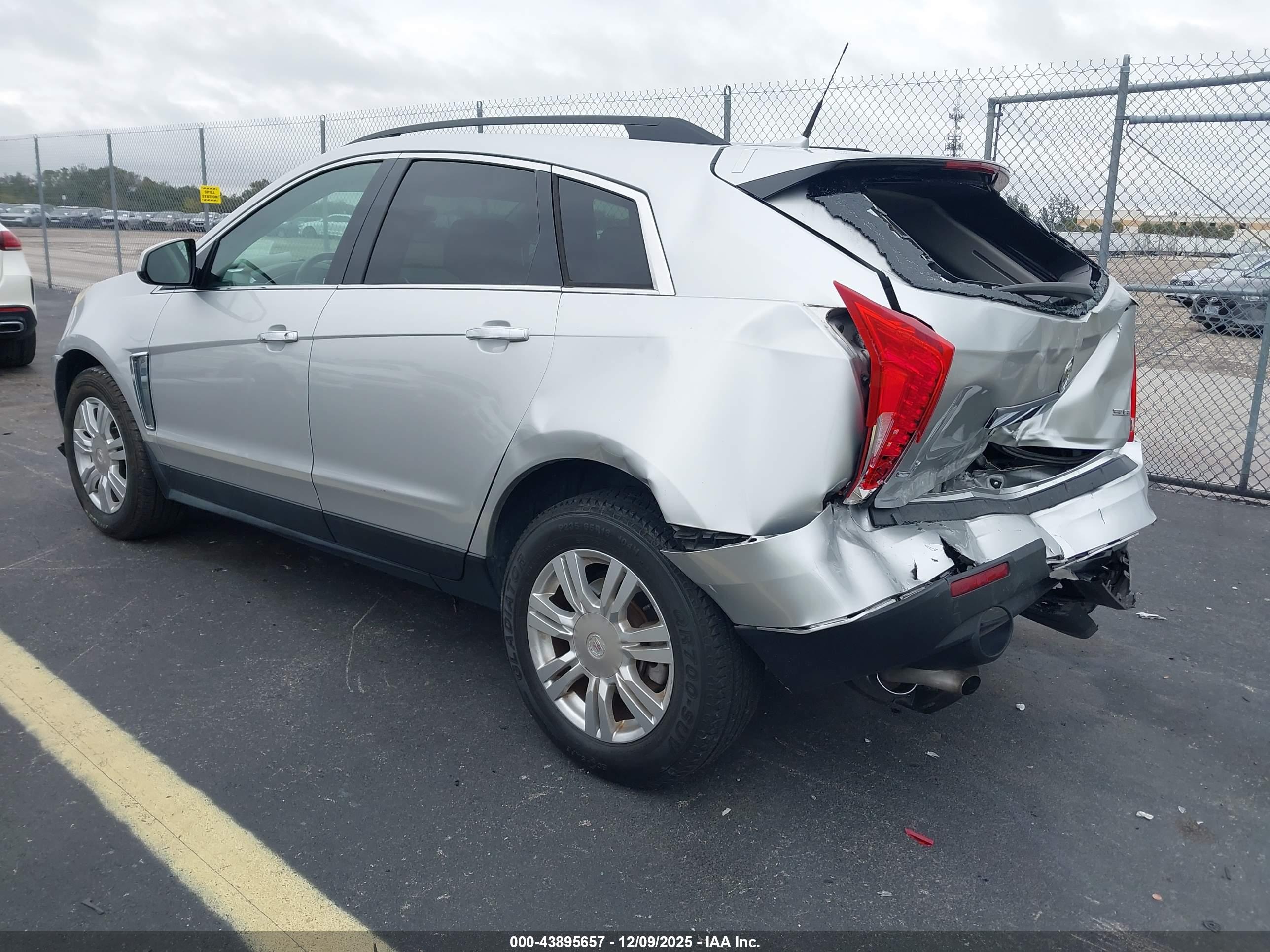 CADILLAC SRX image 3
