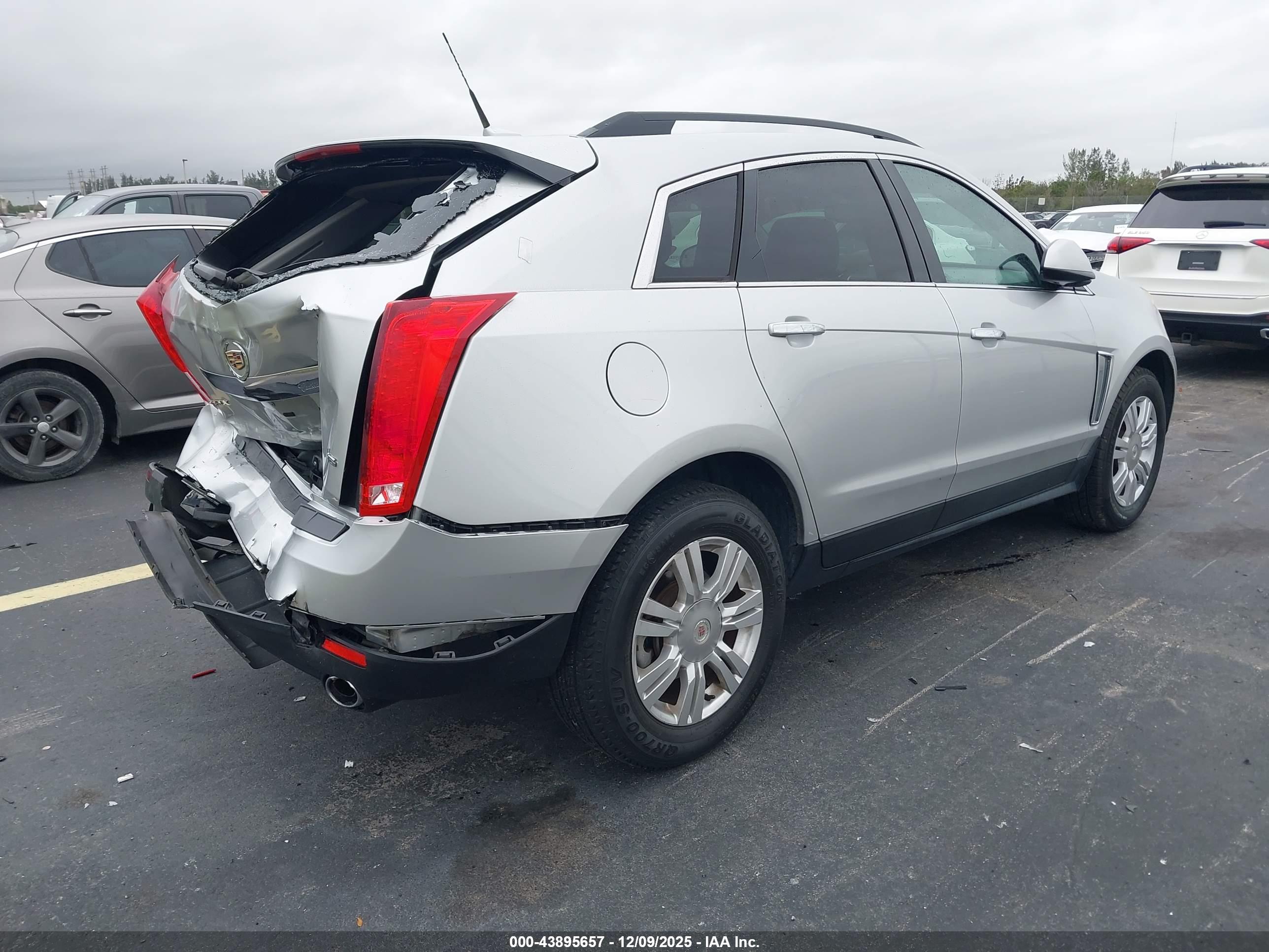 CADILLAC SRX image 4