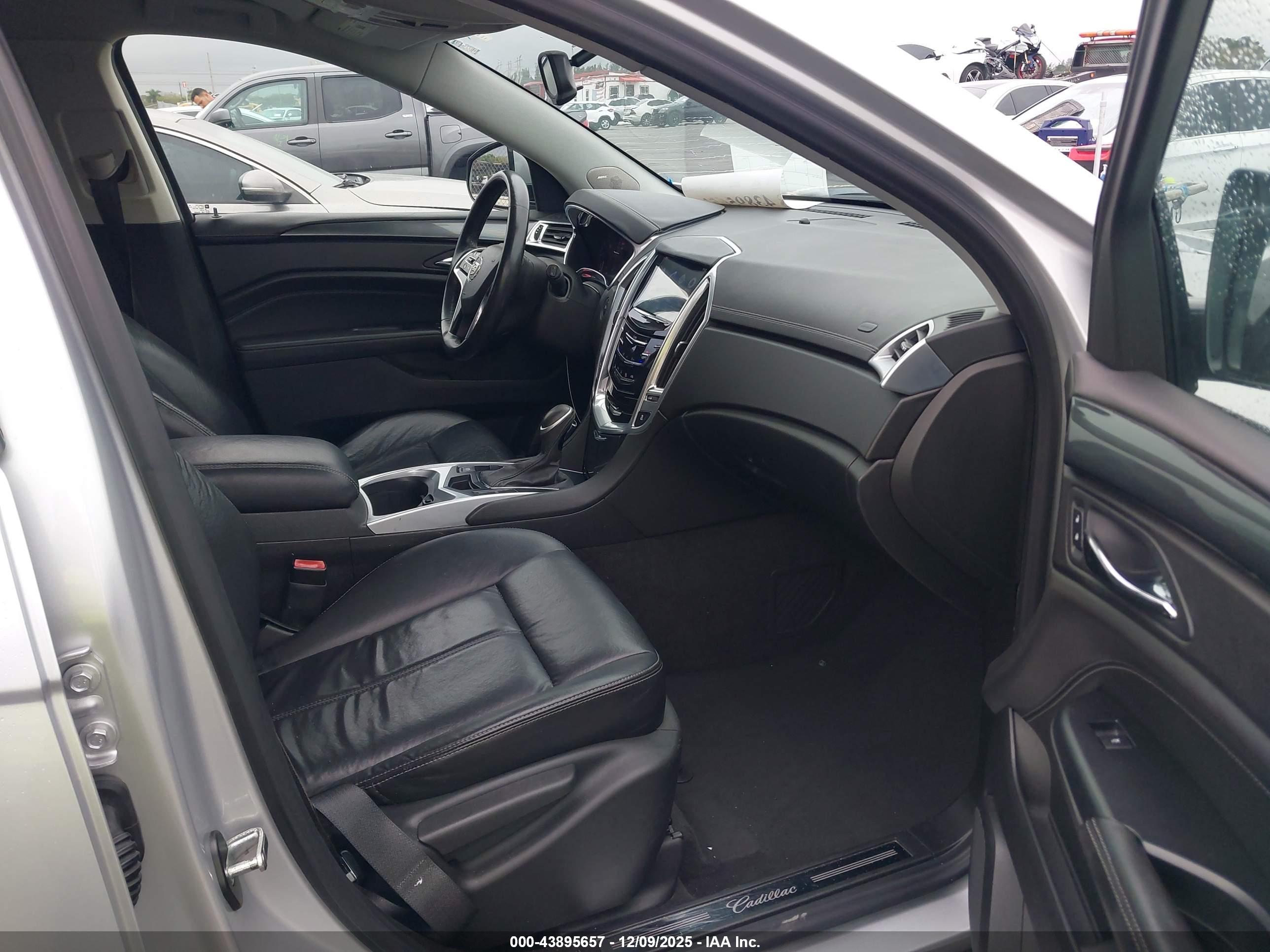 CADILLAC SRX image 5