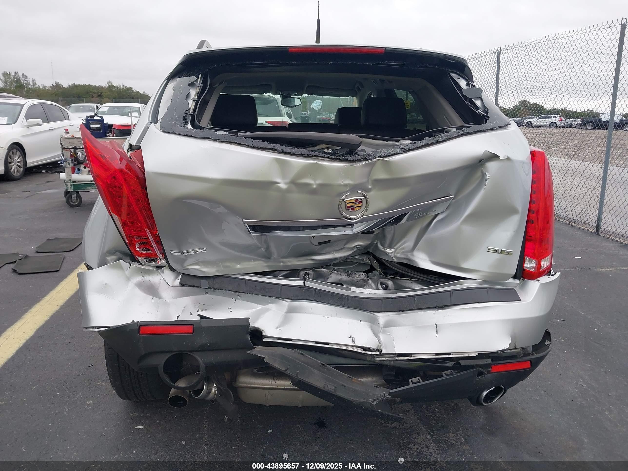 CADILLAC SRX image 6