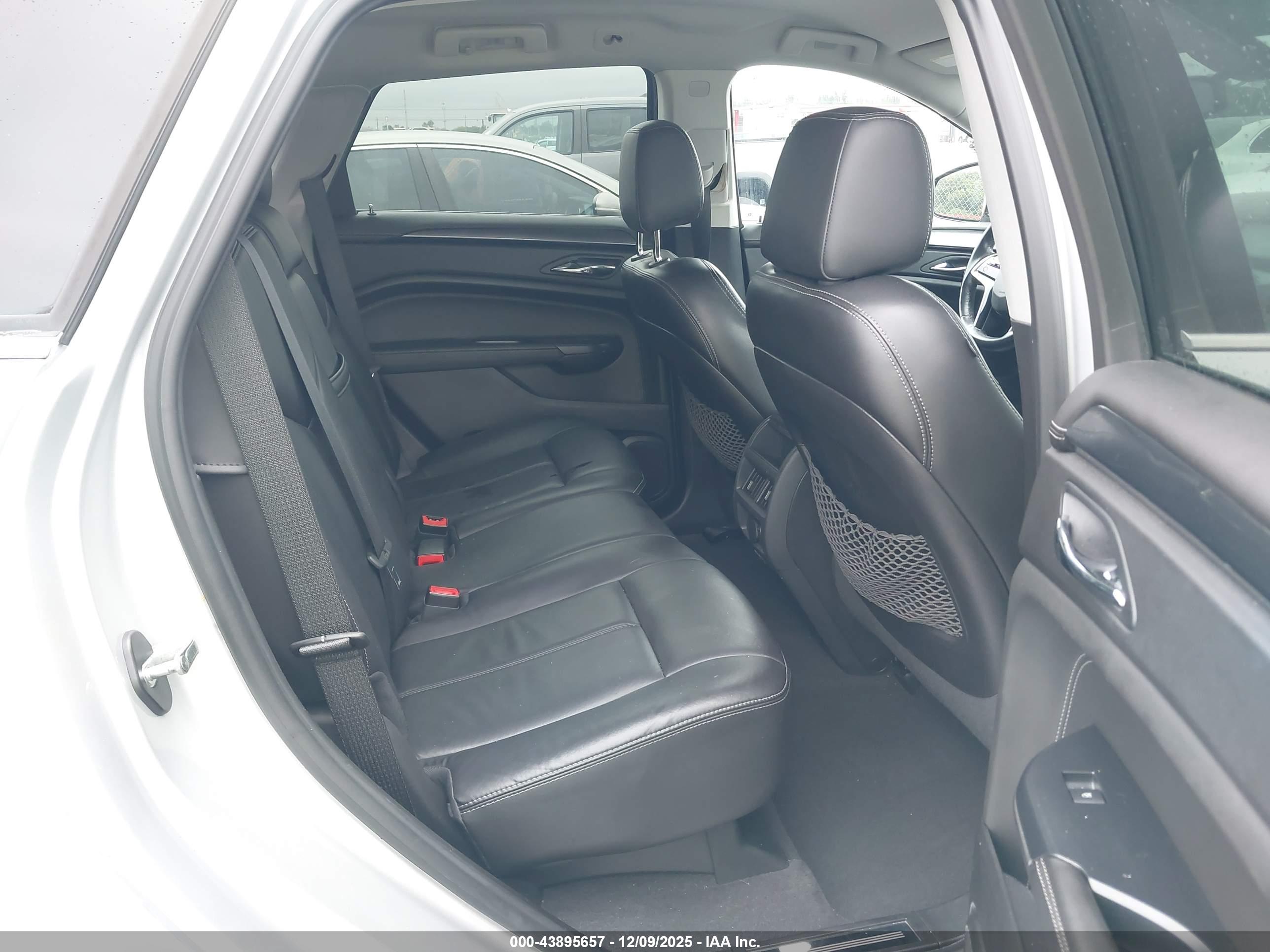 CADILLAC SRX image 8