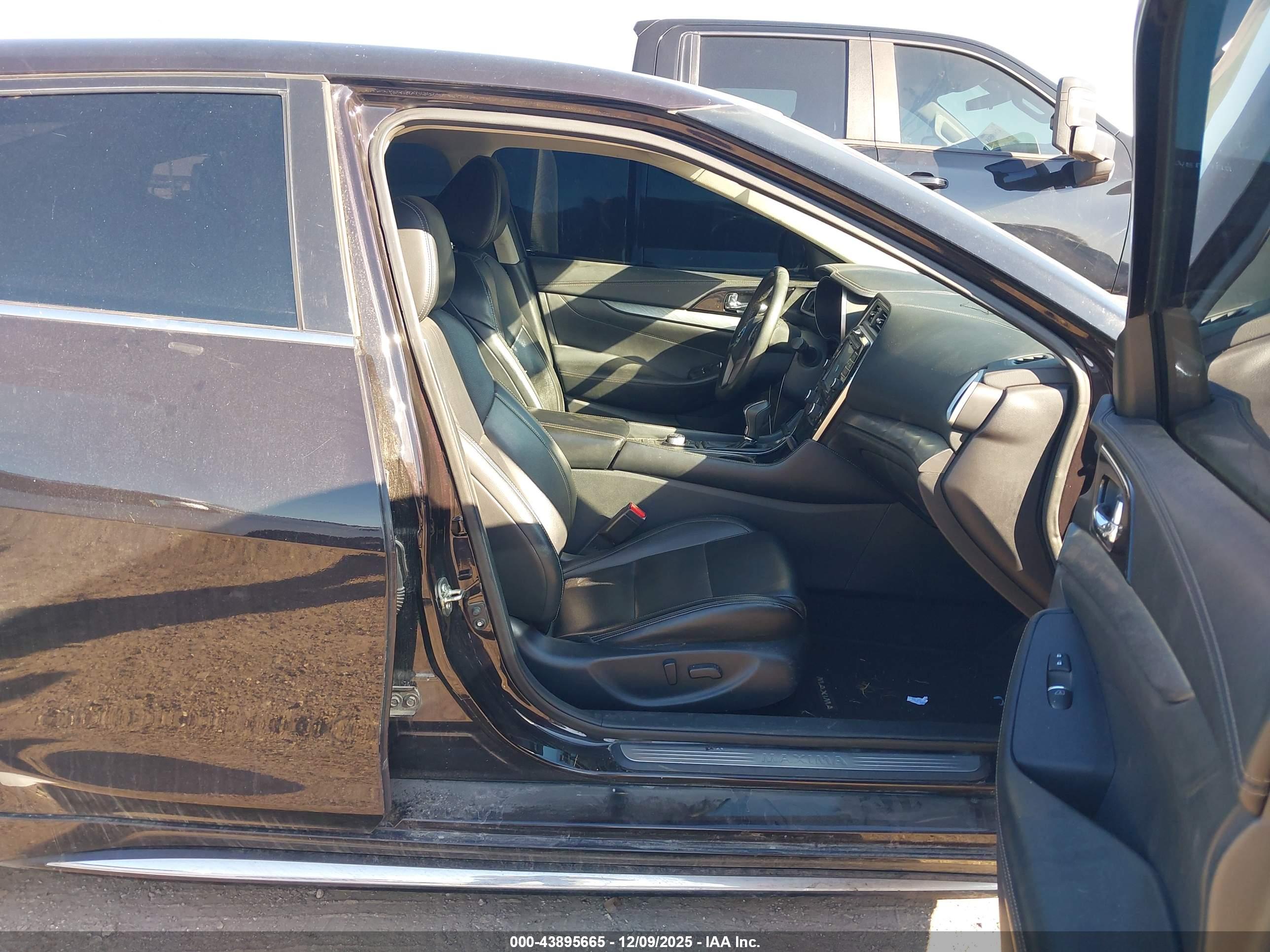 NISSAN MAXIMA image 5
