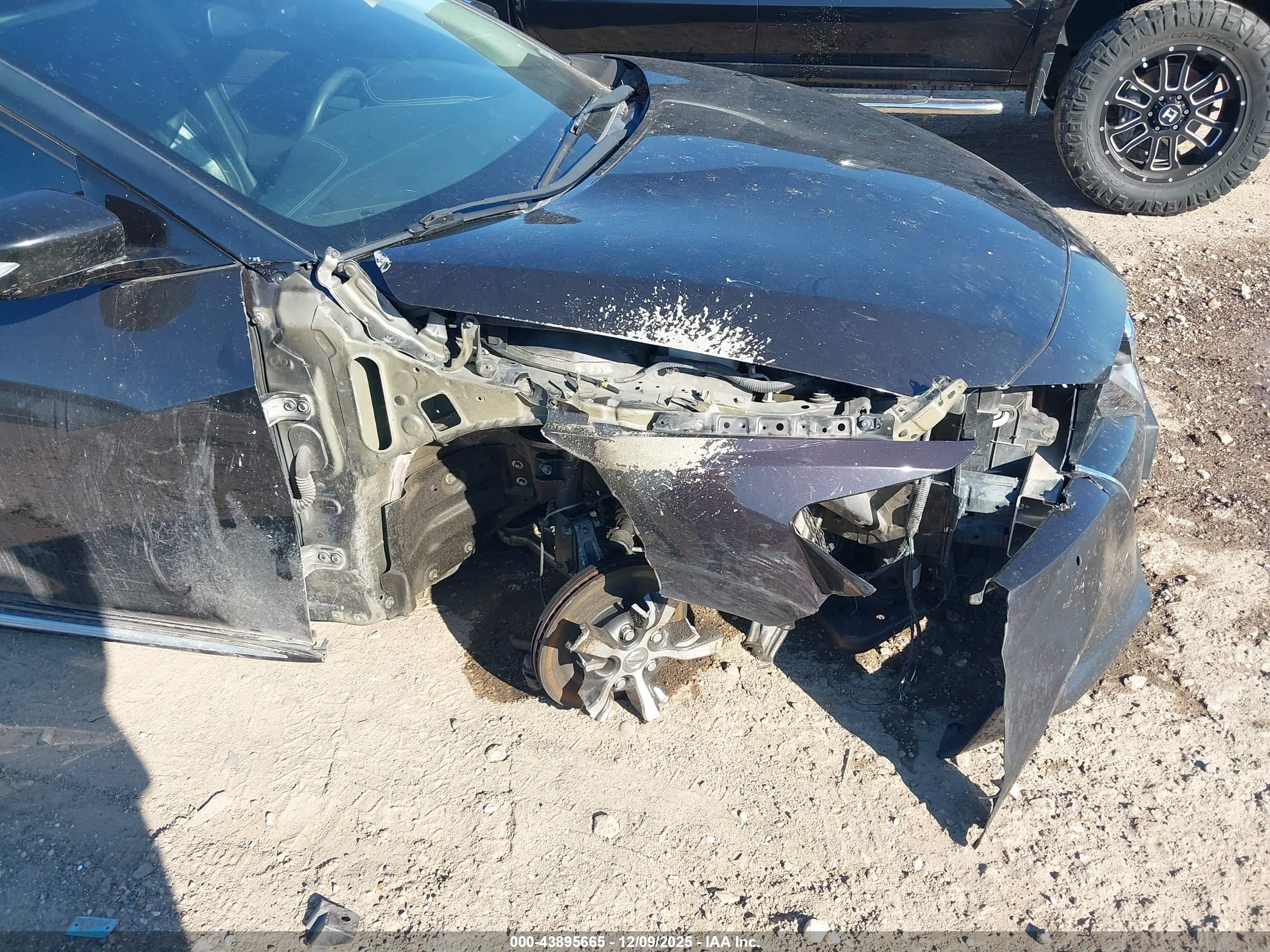NISSAN MAXIMA image 6