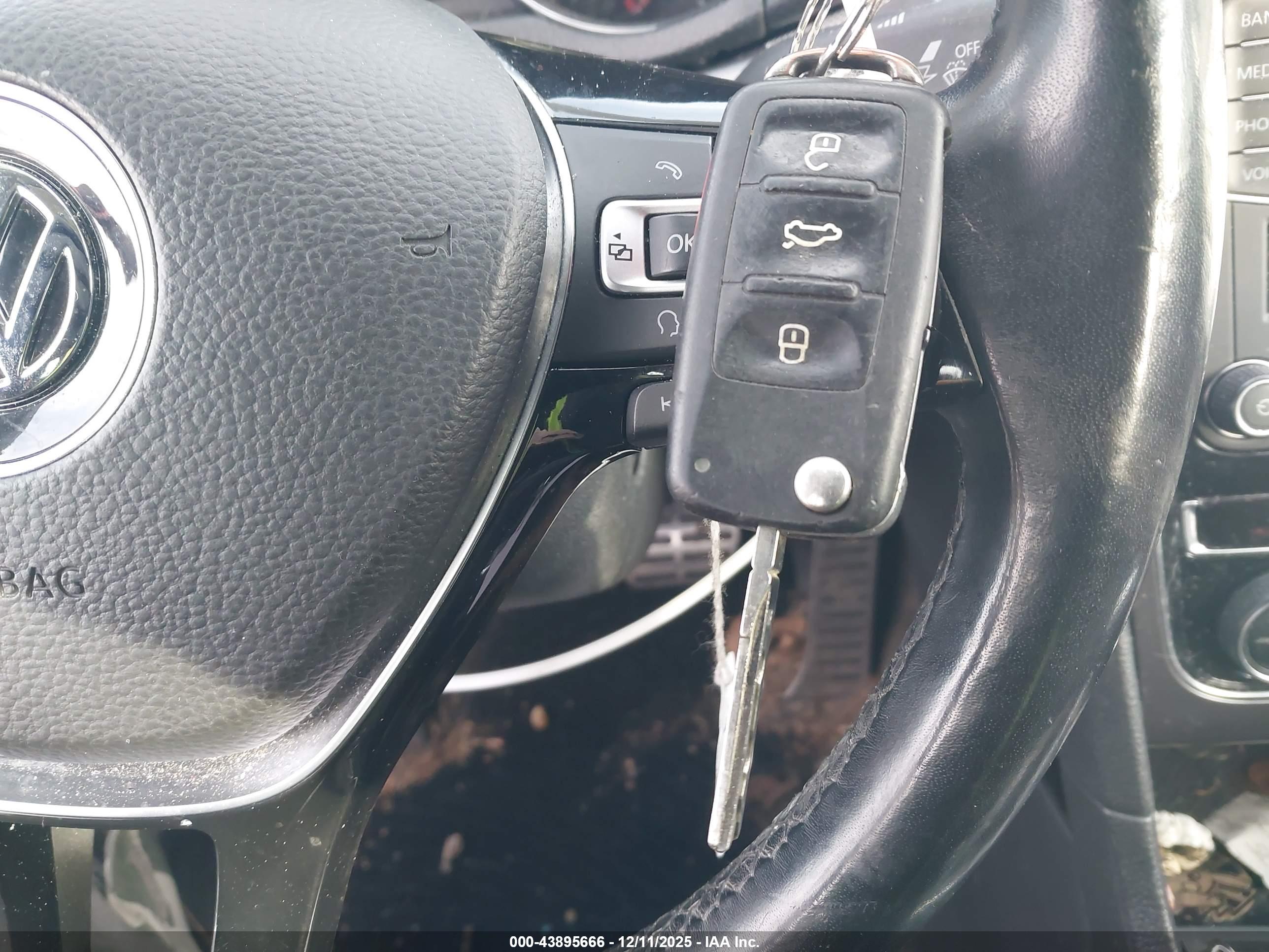 VOLKSWAGEN PASSAT image 11