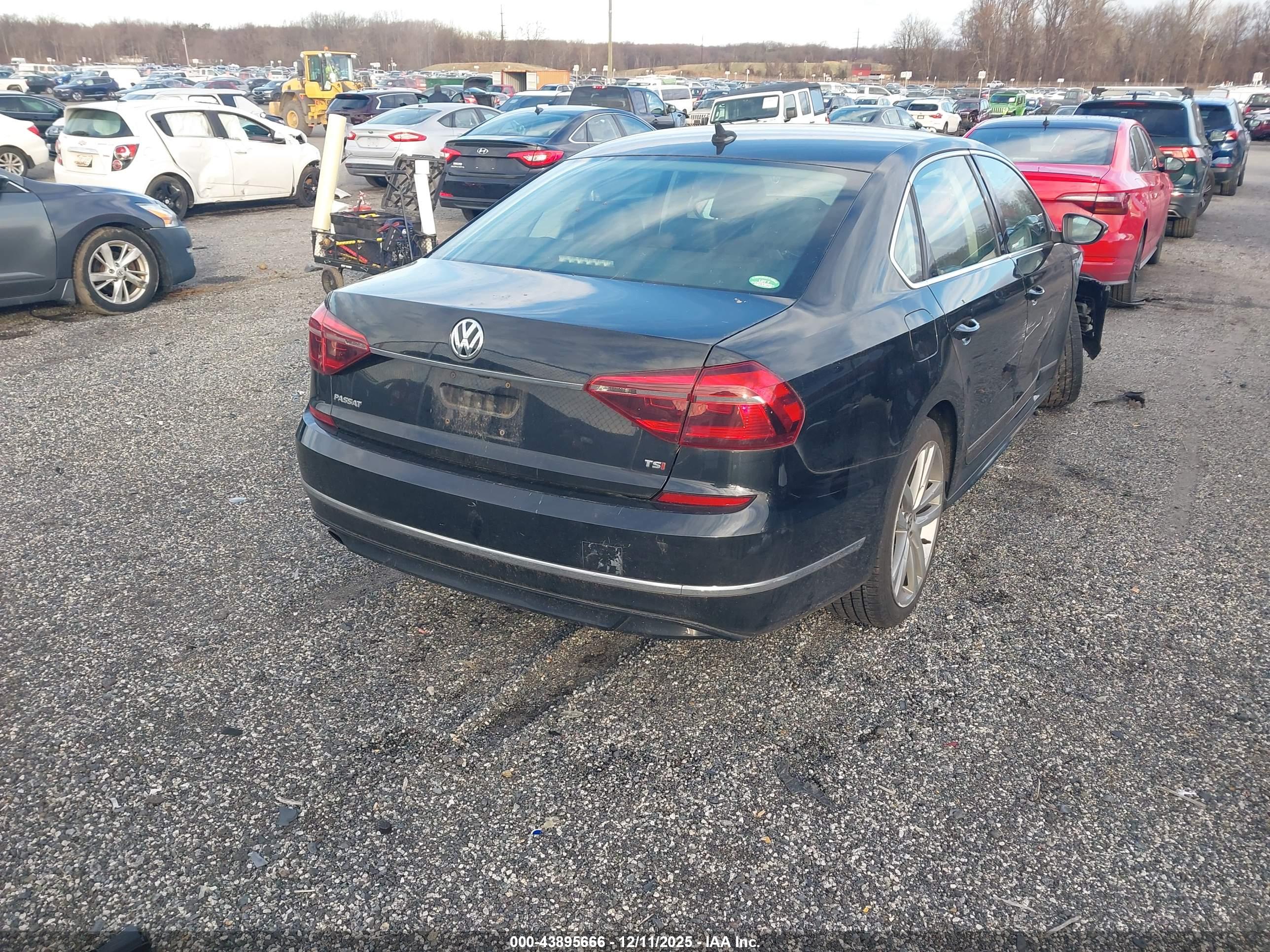 VOLKSWAGEN PASSAT image 4