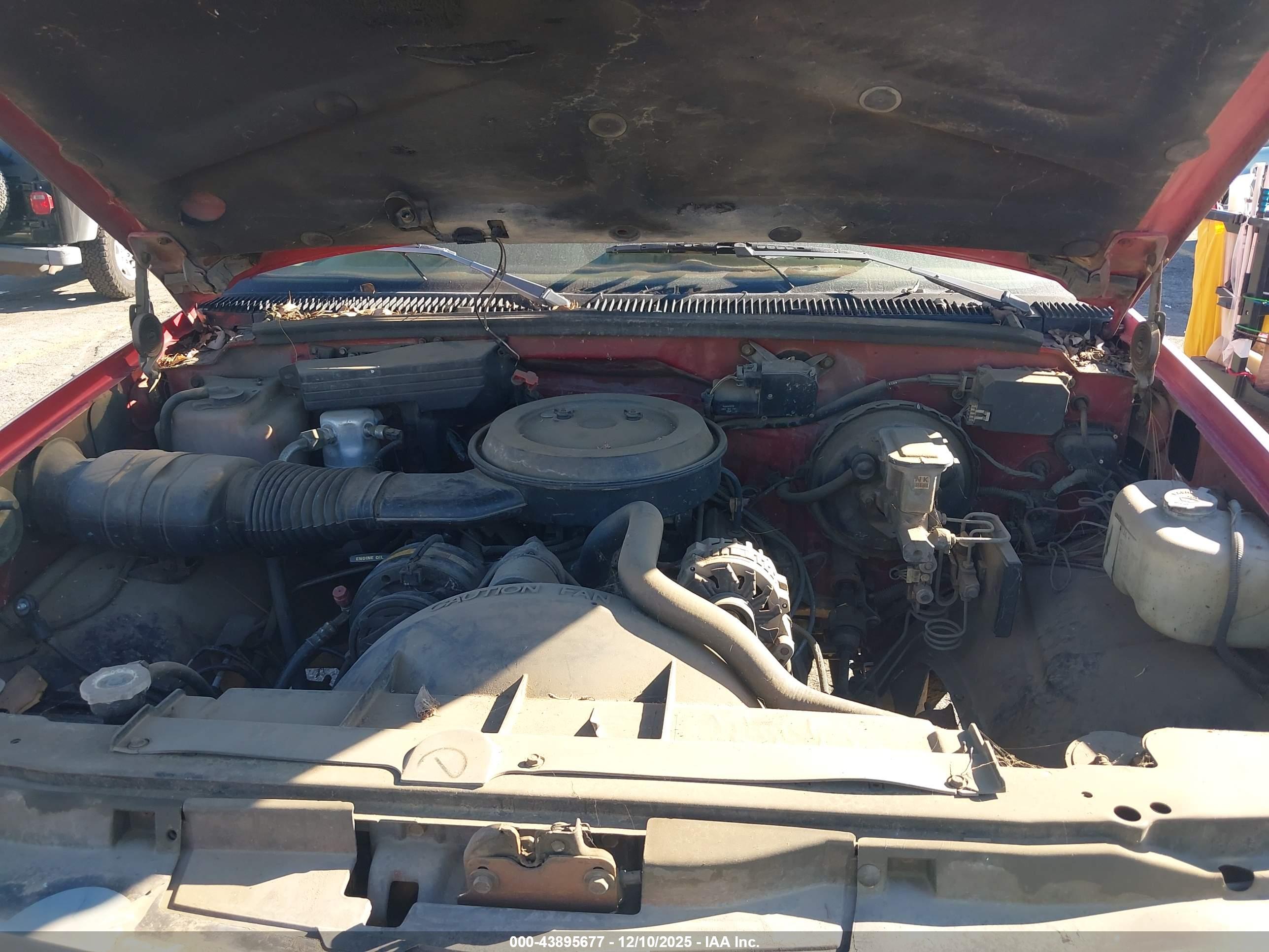 CHEVROLET GMT-400 image 10