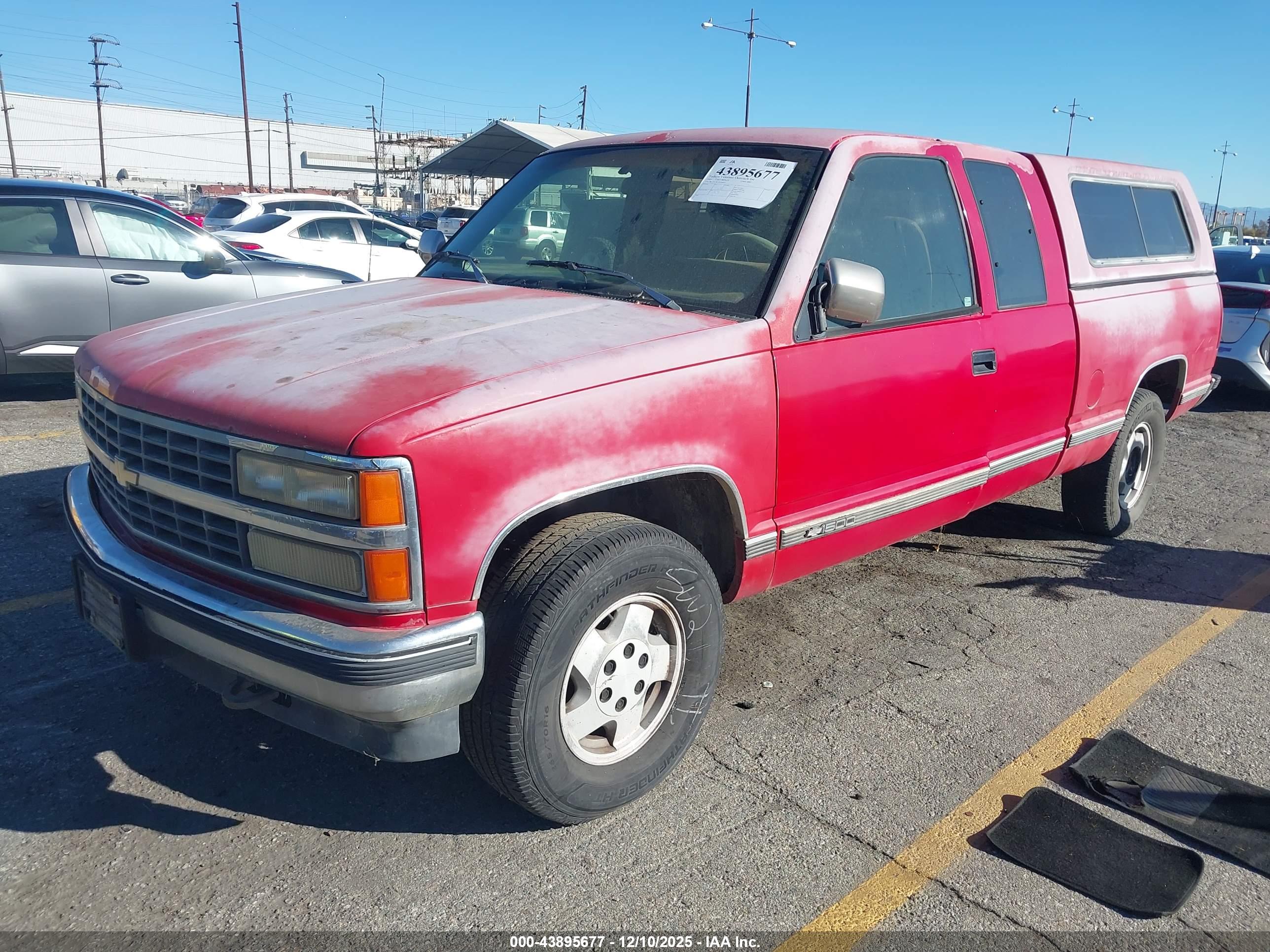 CHEVROLET GMT-400 image 2