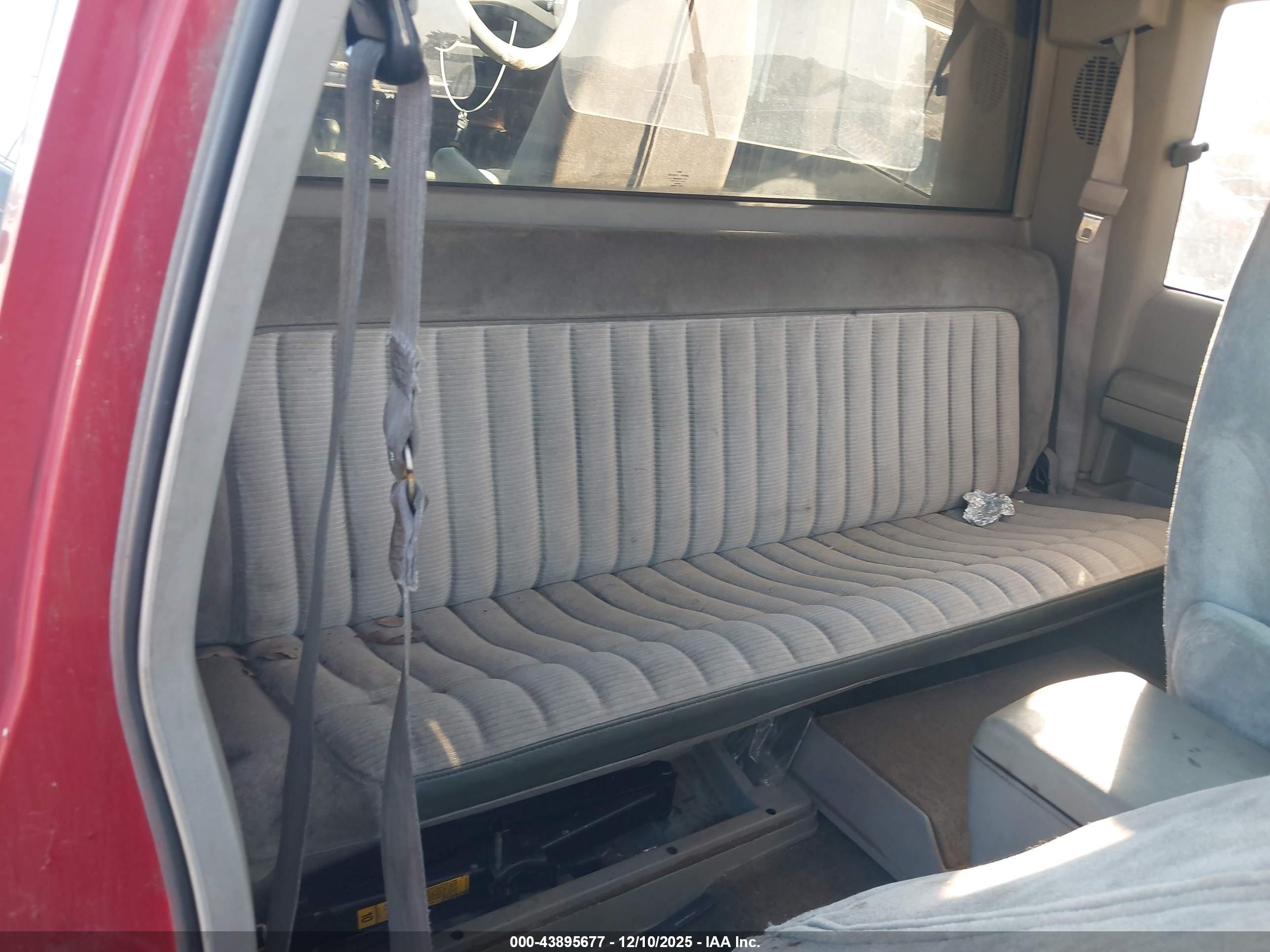 CHEVROLET GMT-400 image 8