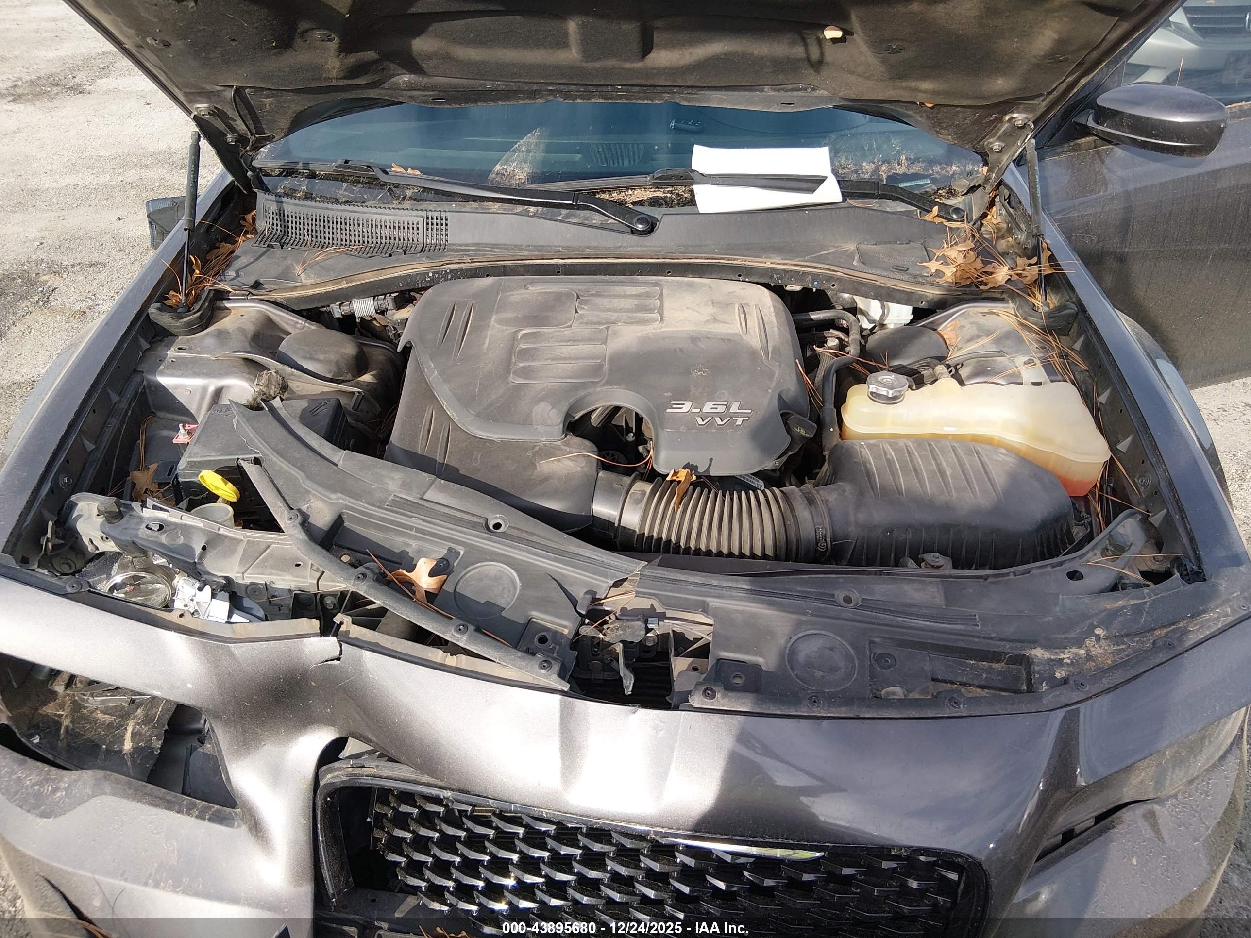 CHRYSLER 300 image 10