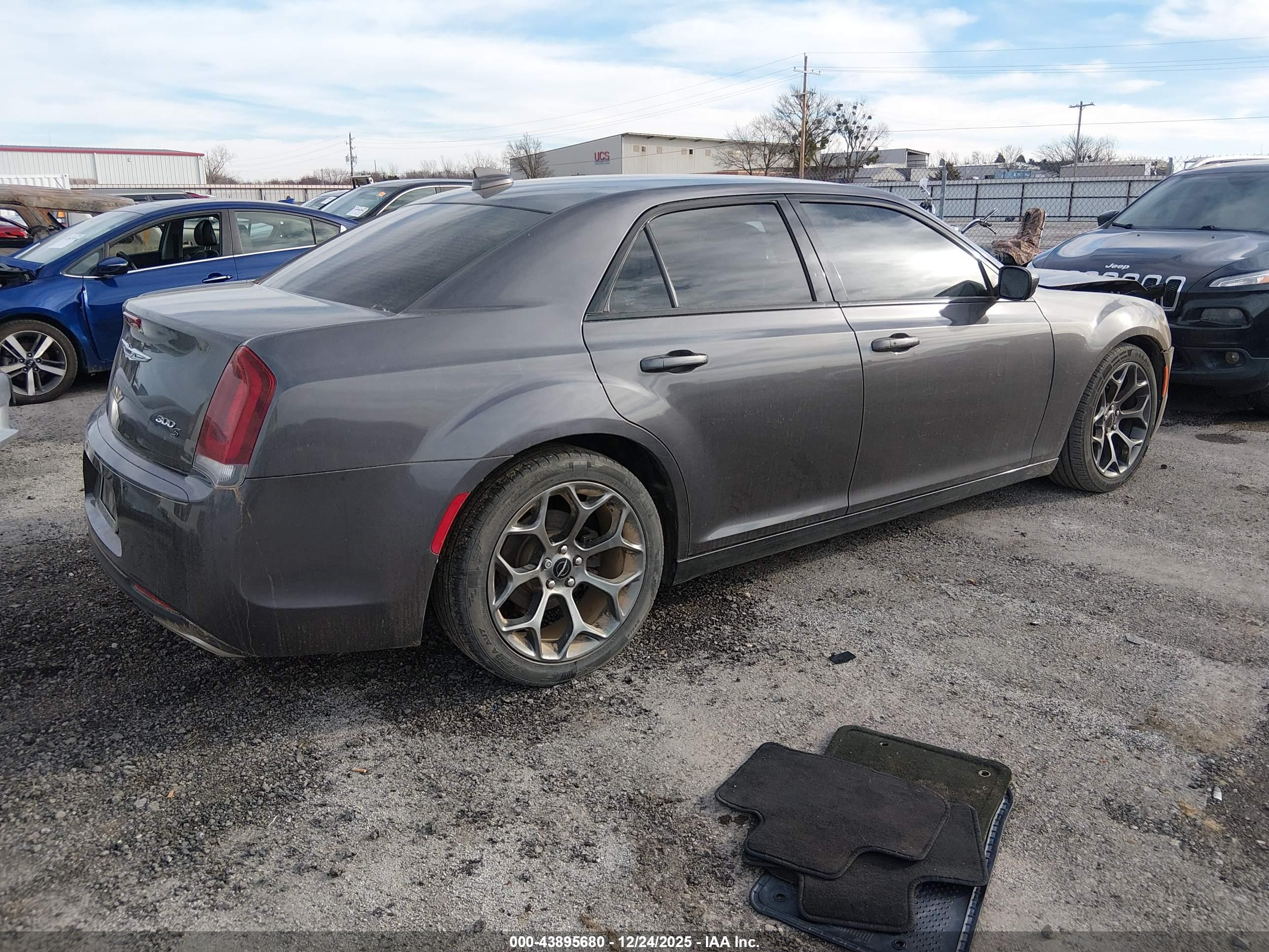 CHRYSLER 300 image 4