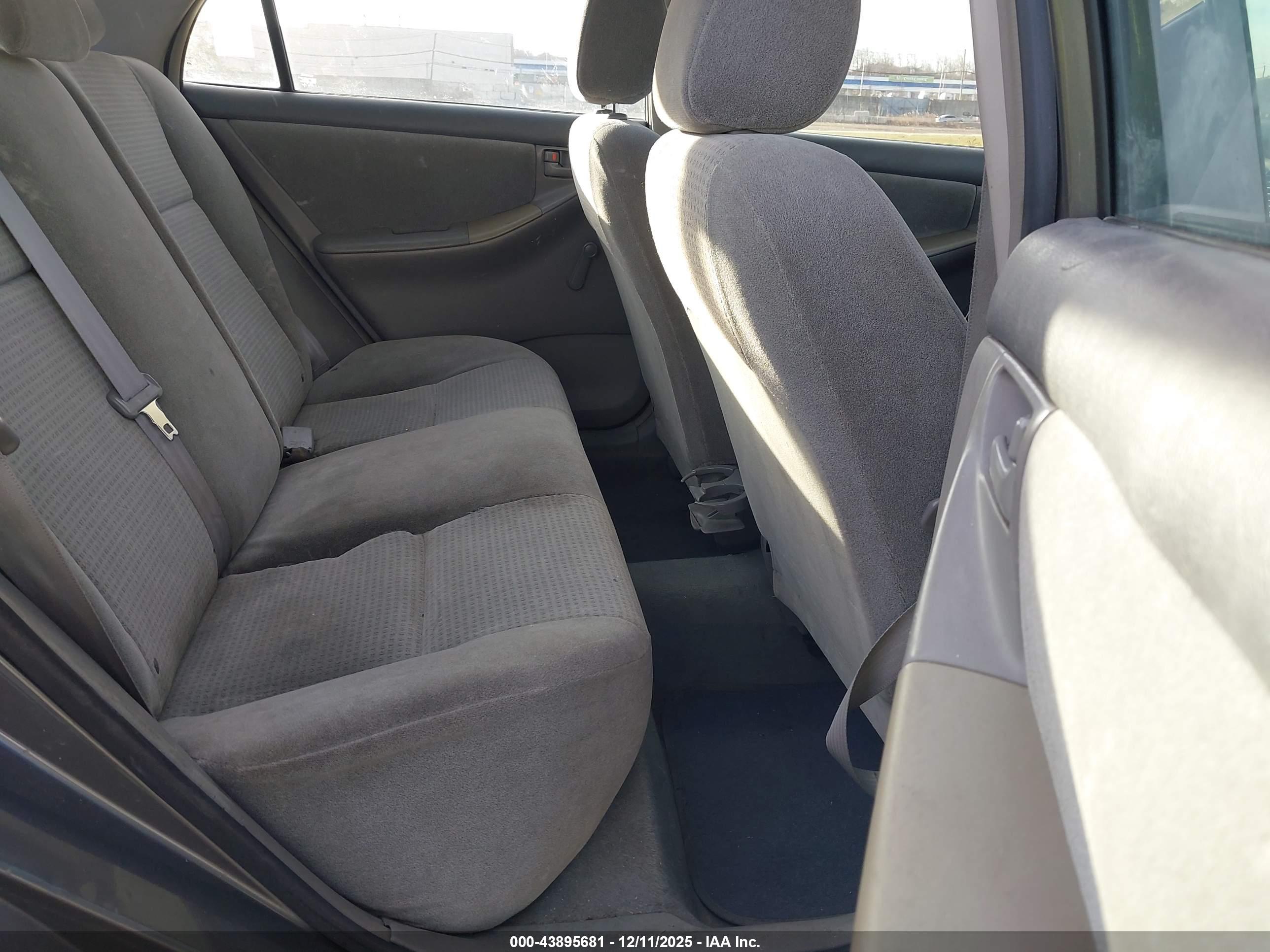 TOYOTA COROLLA image 8