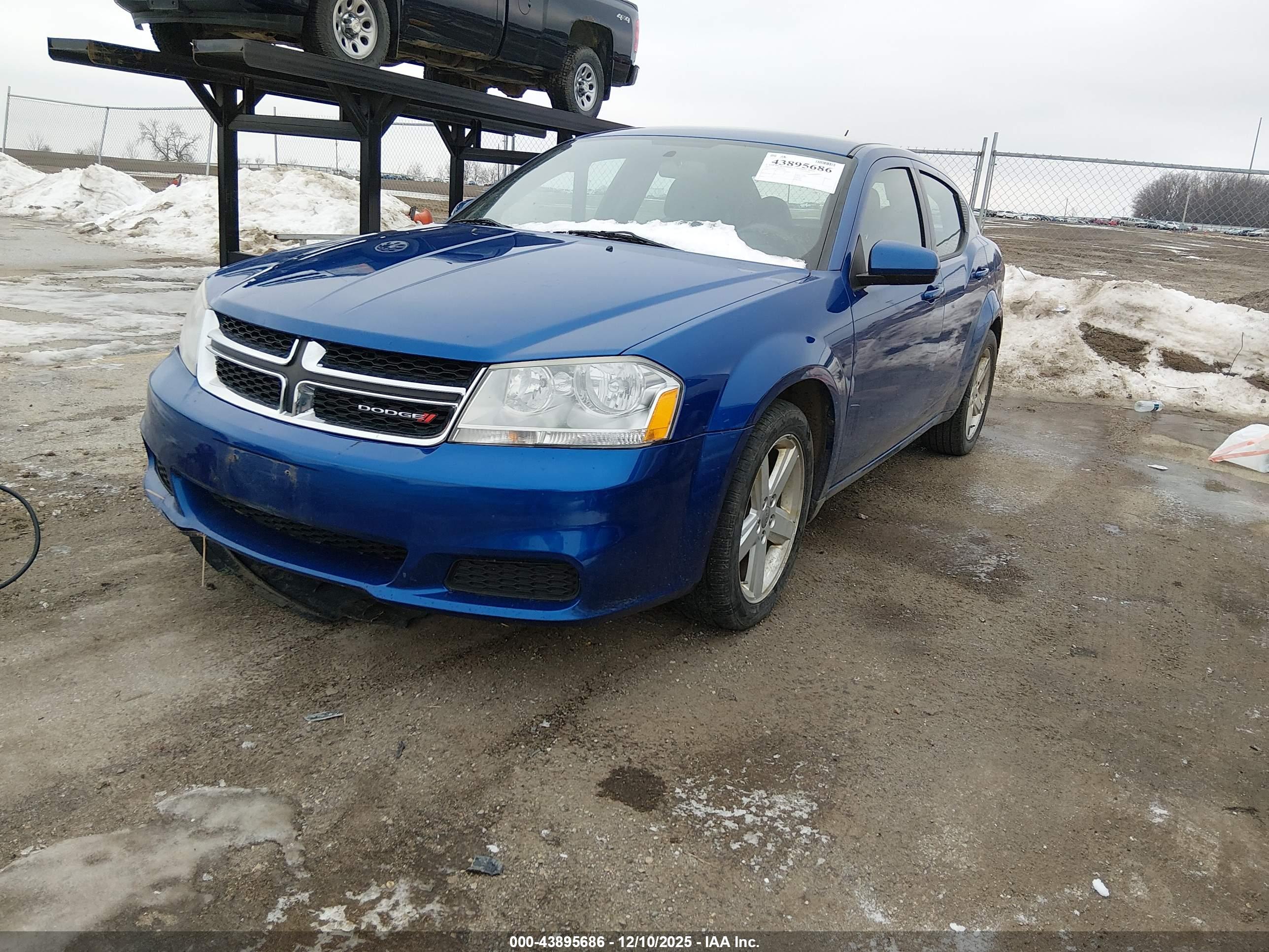 DODGE AVENGER image 2