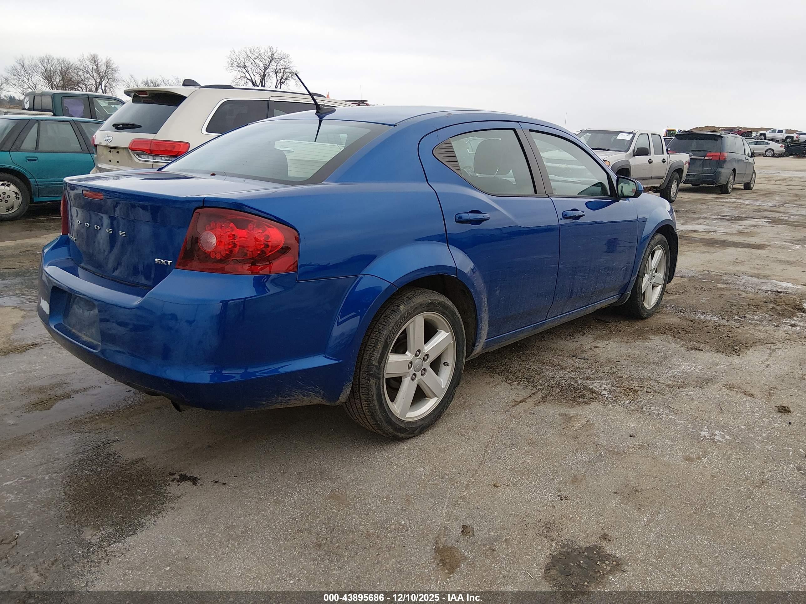 DODGE AVENGER image 4