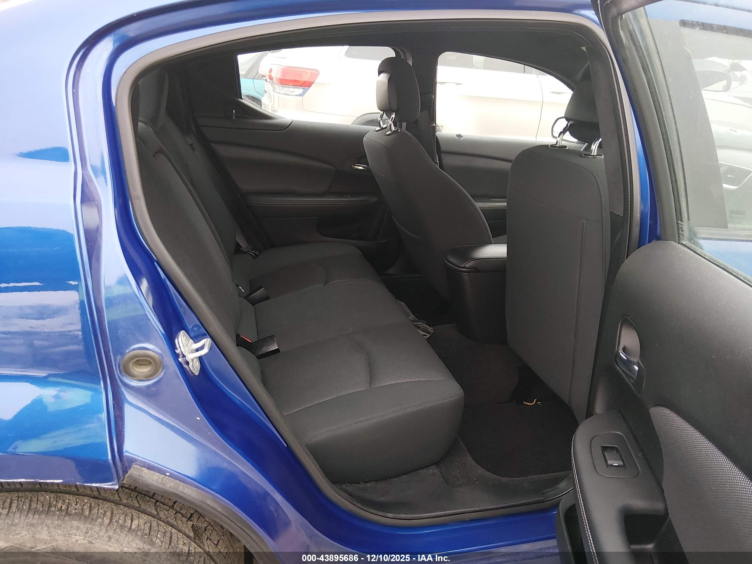 DODGE AVENGER image 8