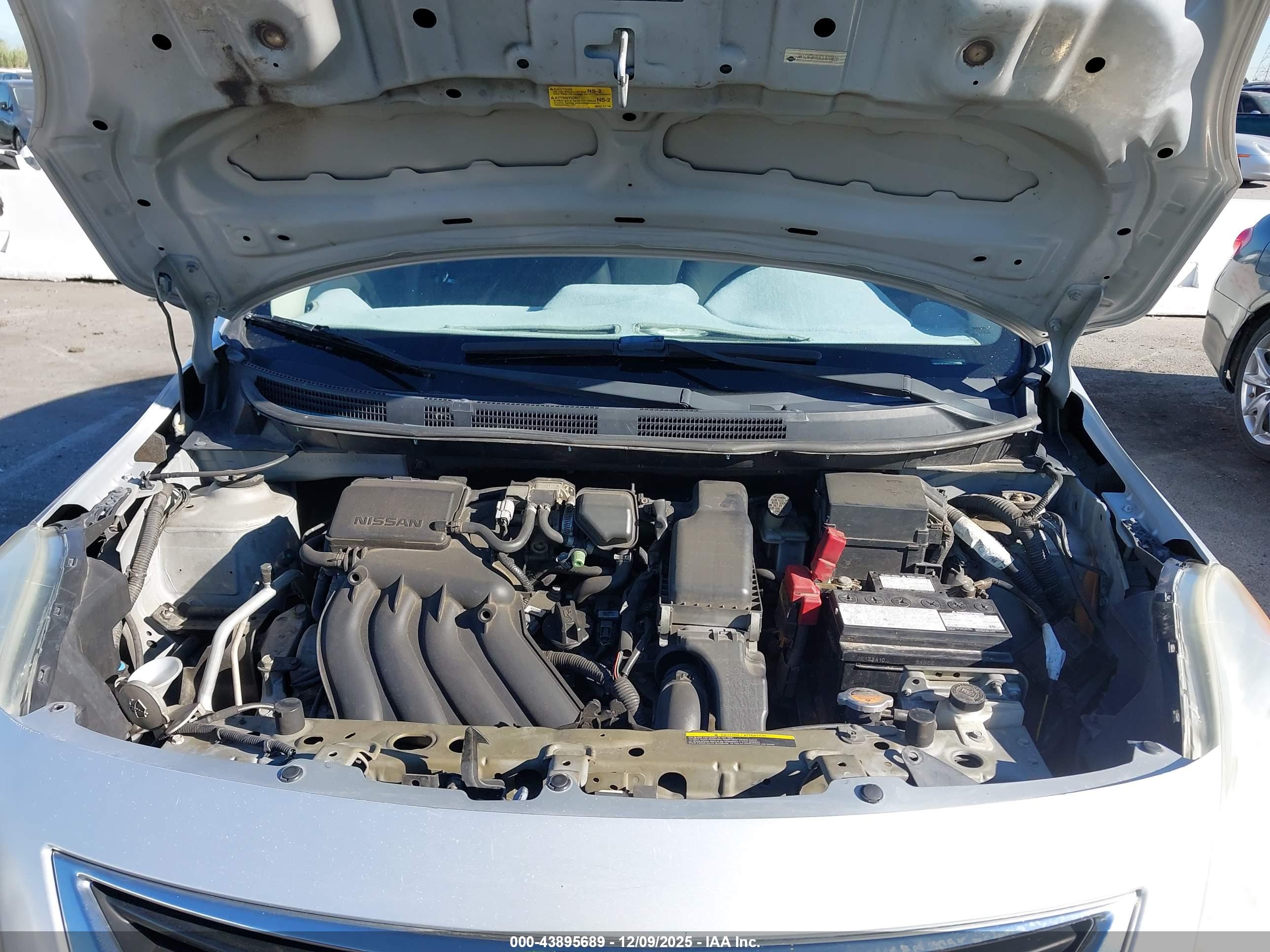 NISSAN VERSA image 10