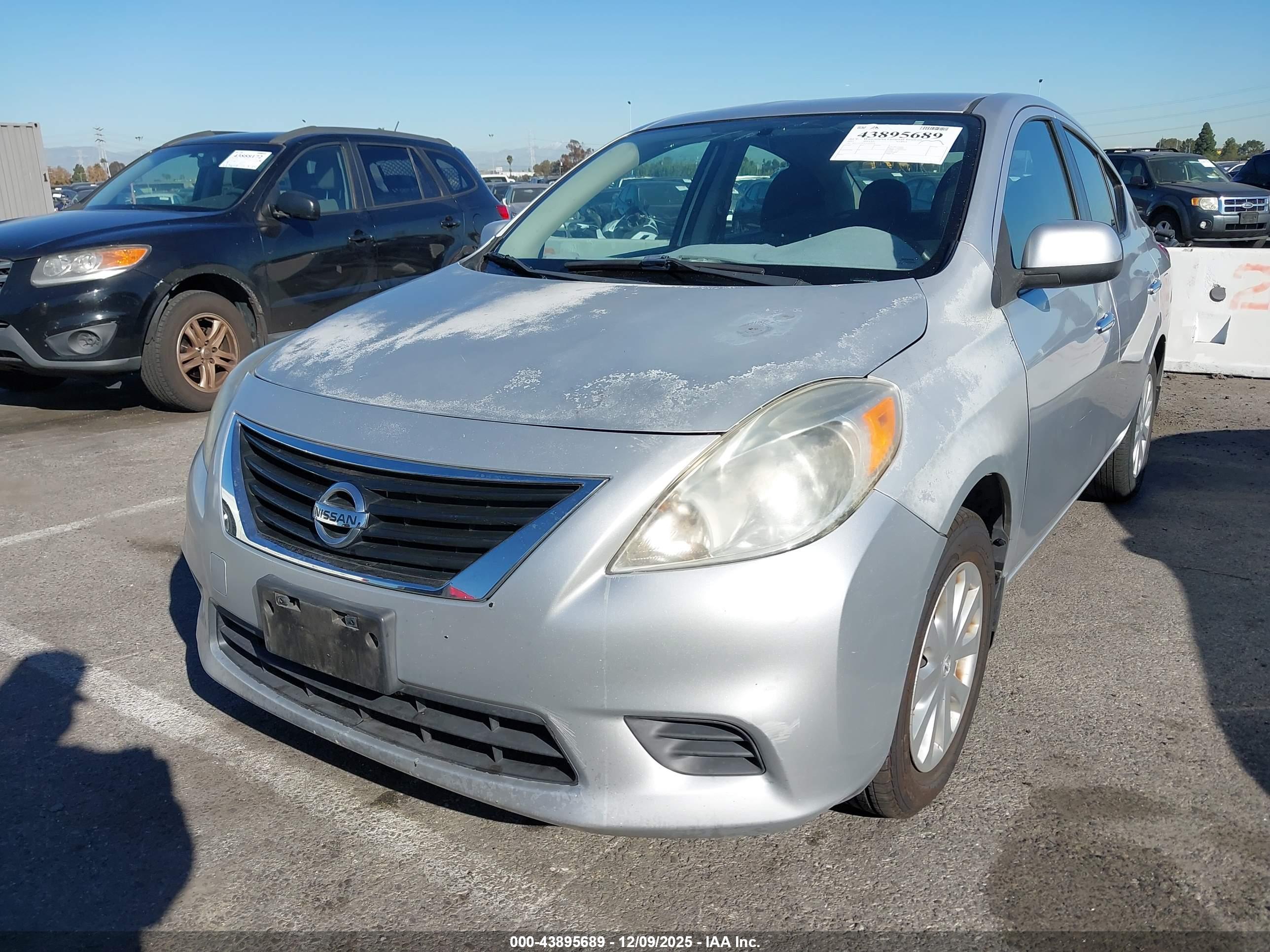 NISSAN VERSA image 2