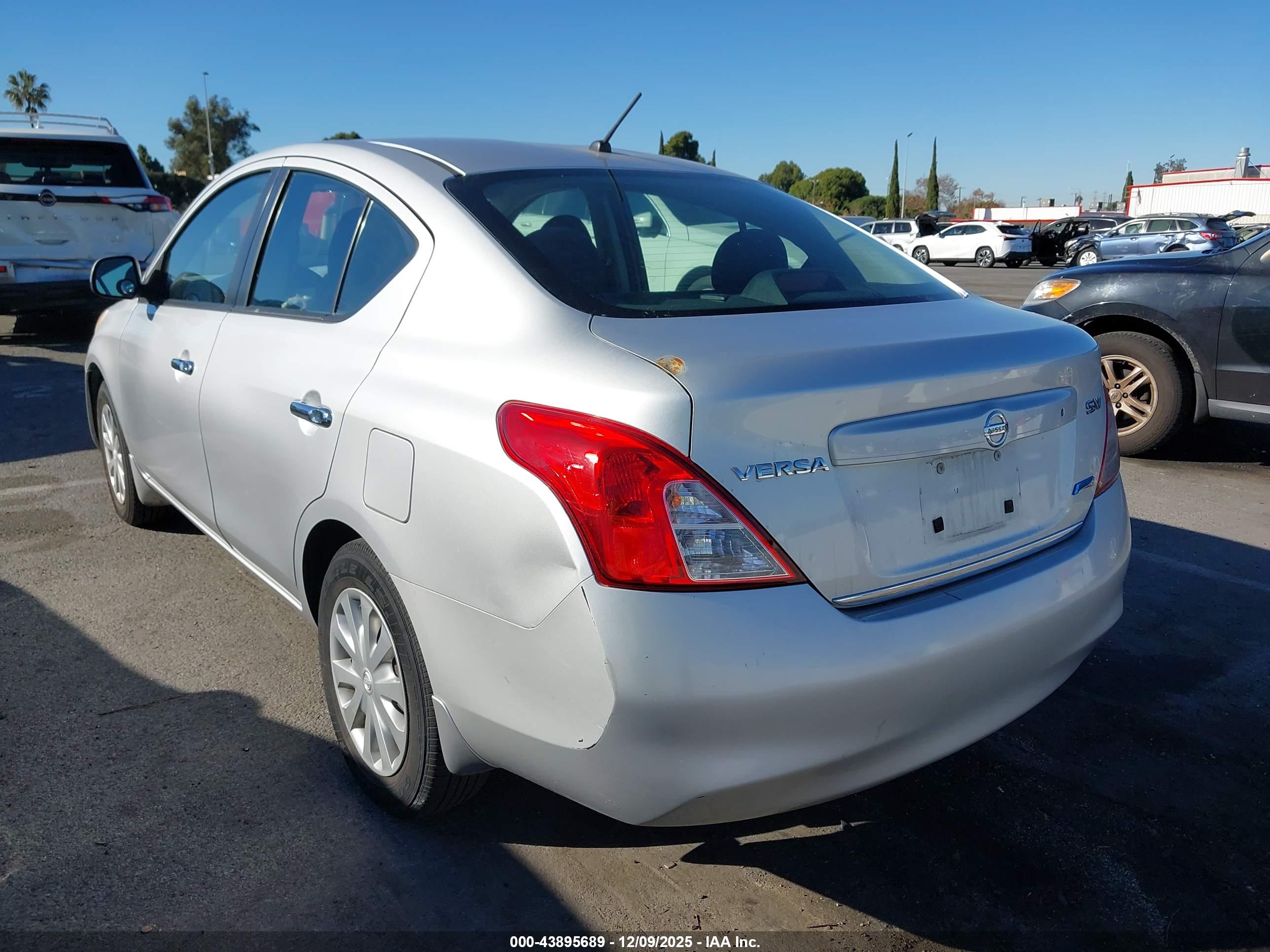 NISSAN VERSA image 3