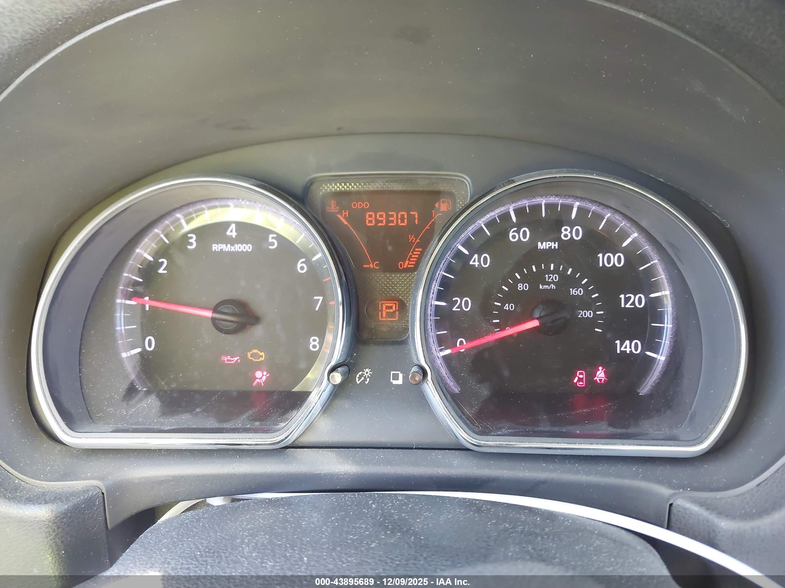 NISSAN VERSA image 7