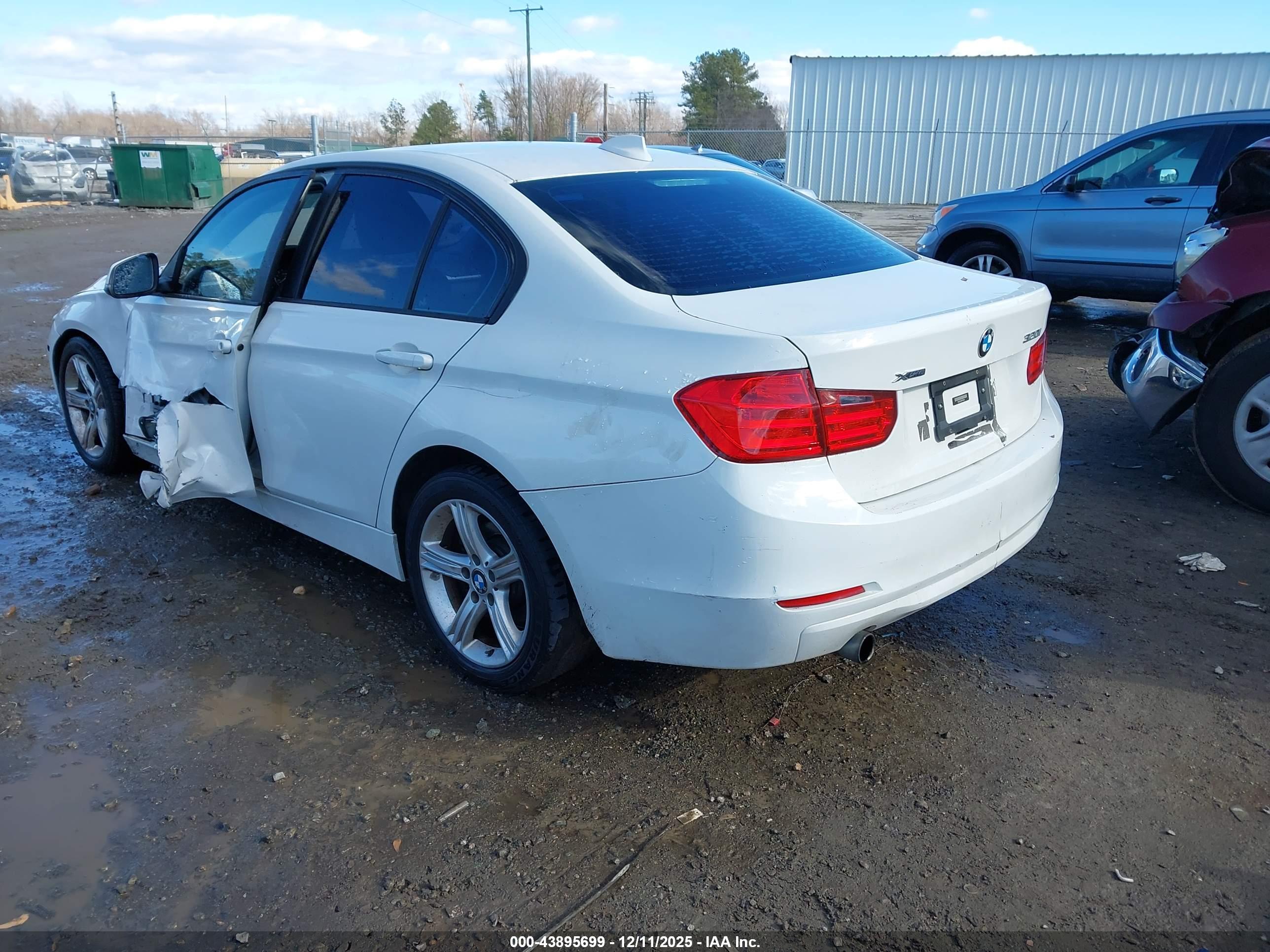 BMW 320I image 3