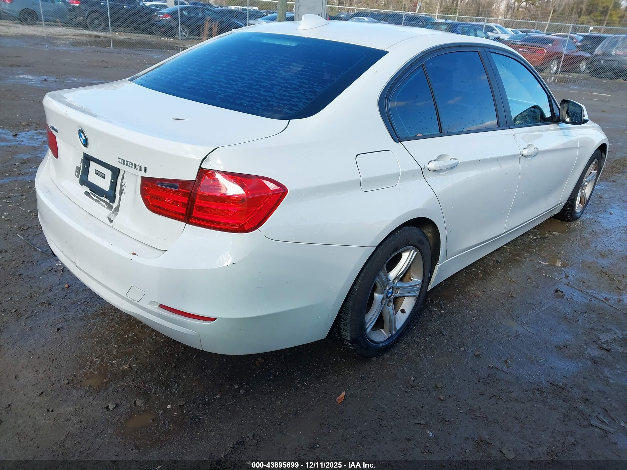 BMW 320I image 4