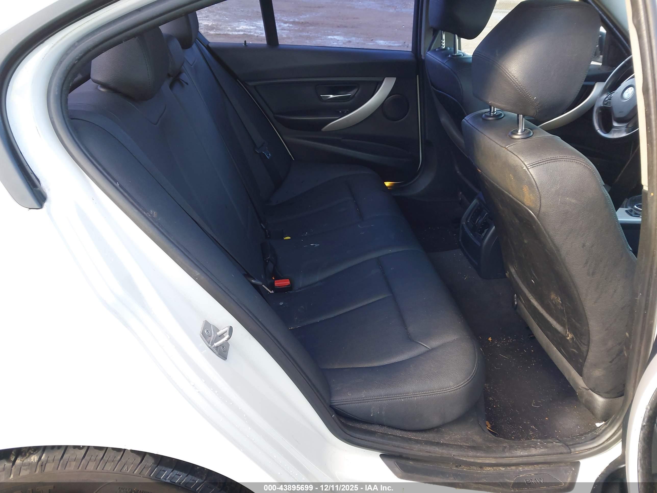 BMW 320I image 8