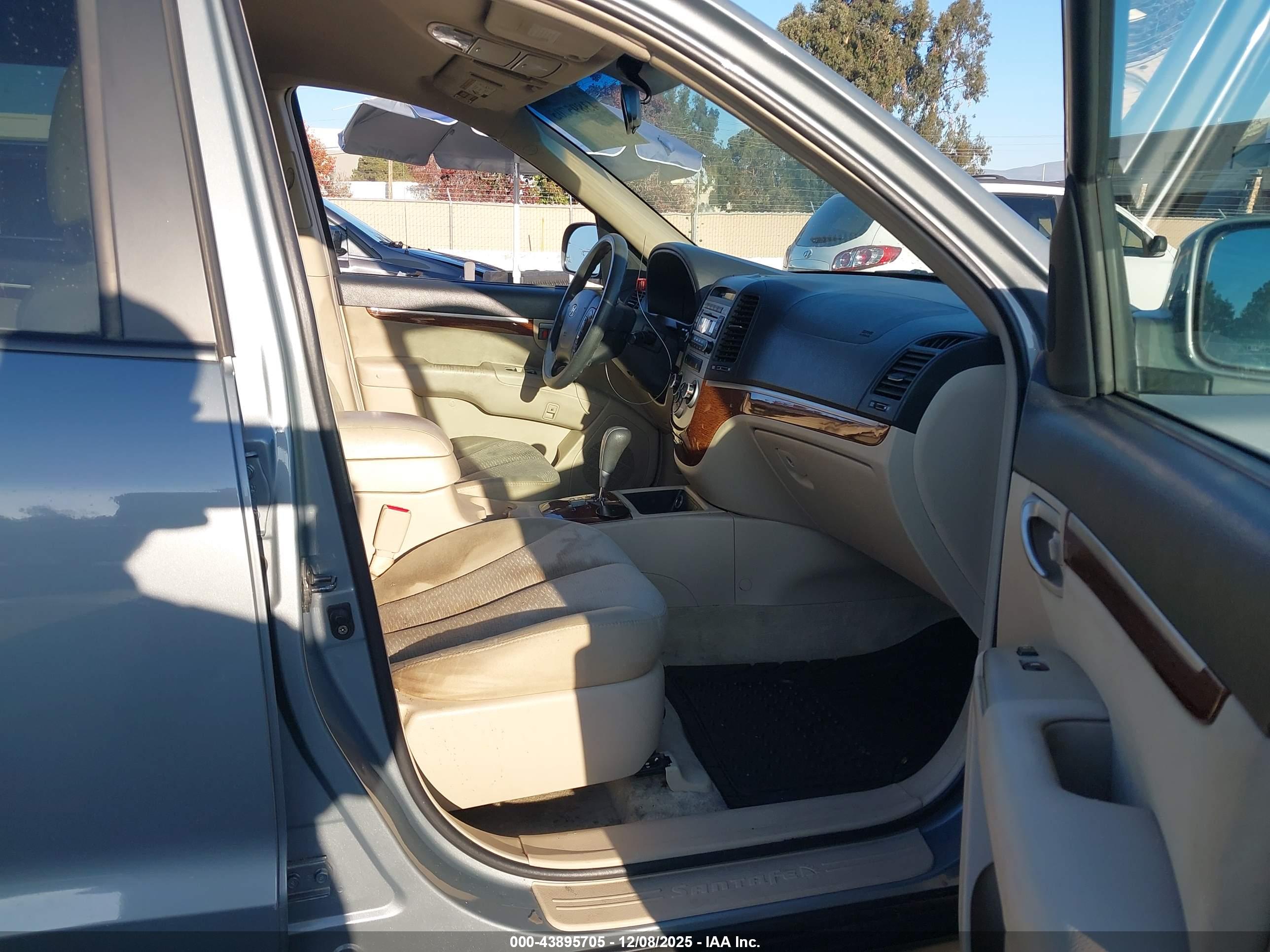 HYUNDAI SANTA image 5