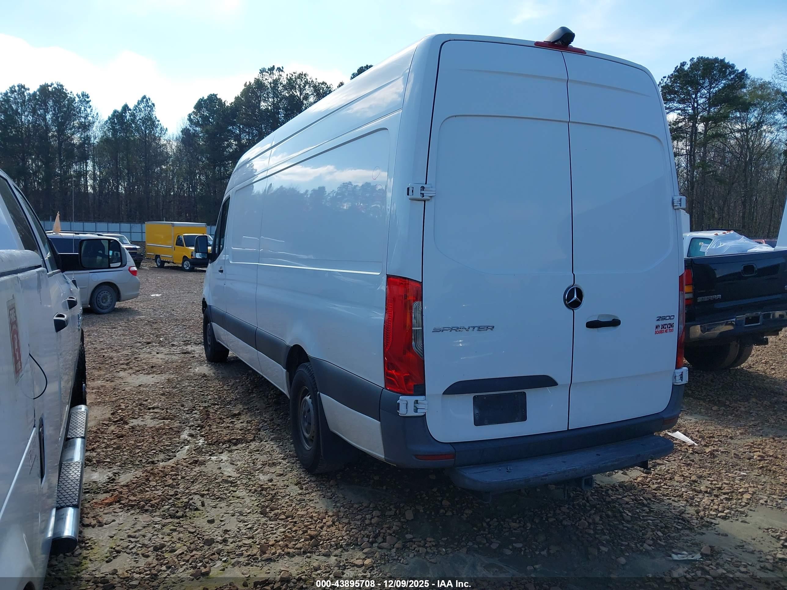 MERCEDES-BENZ SPRINTER image 3