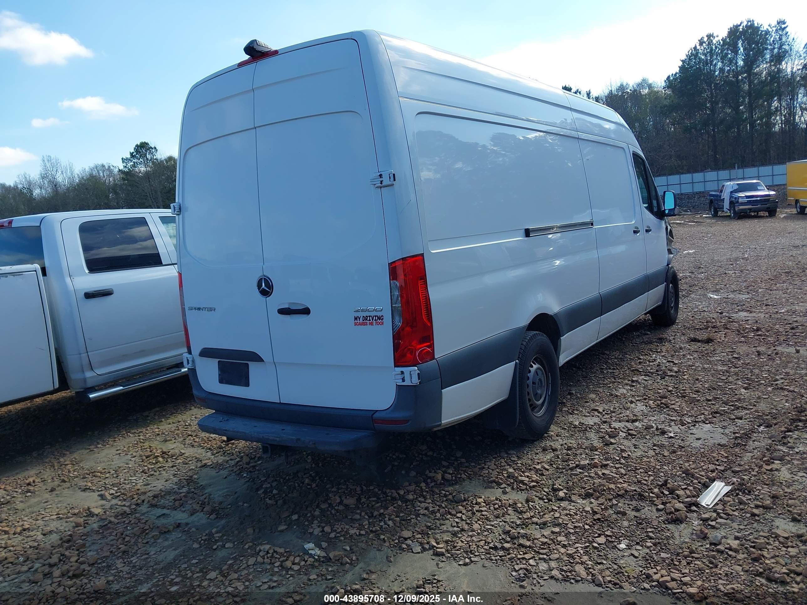 MERCEDES-BENZ SPRINTER image 4