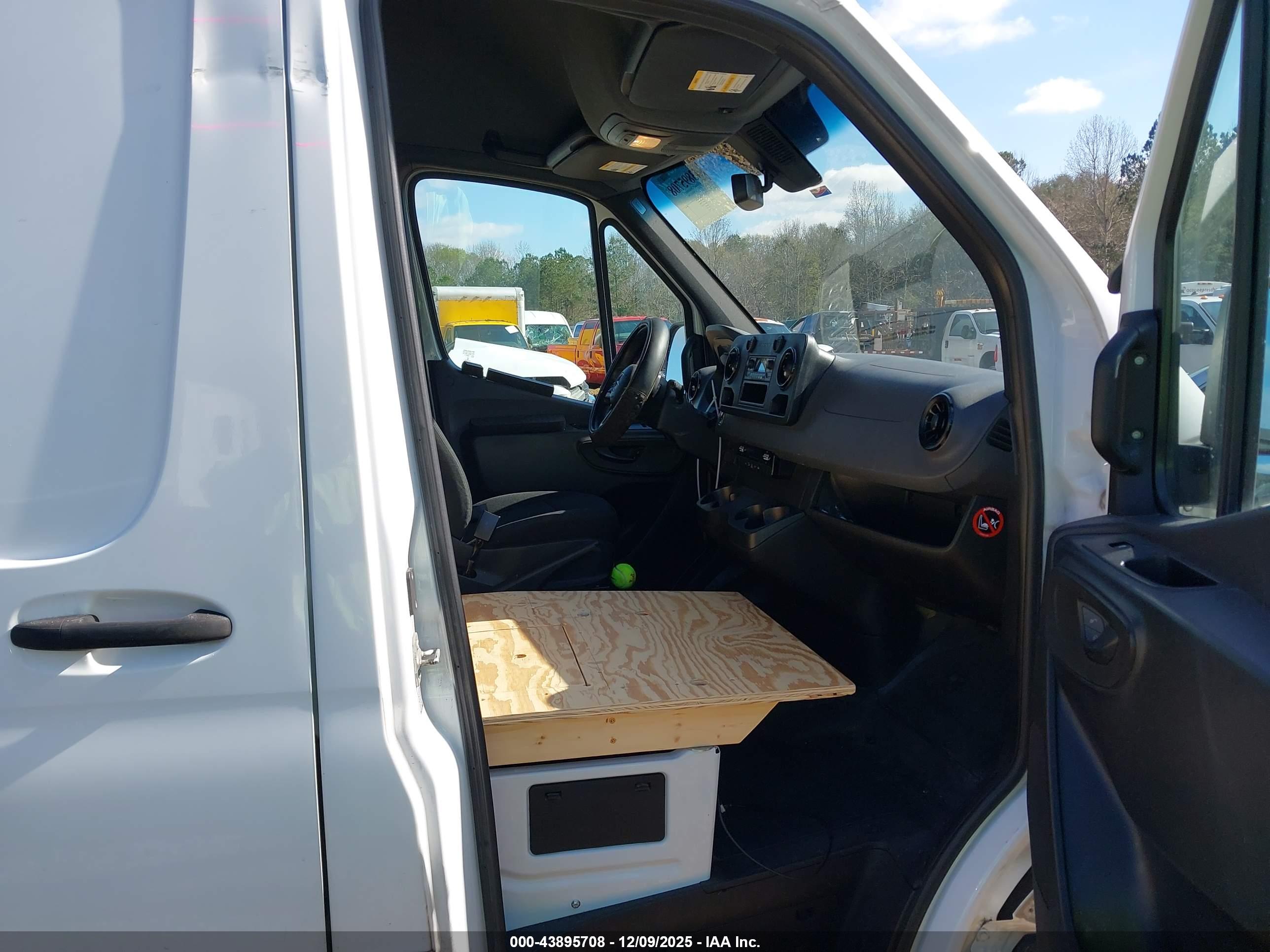 MERCEDES-BENZ SPRINTER image 5