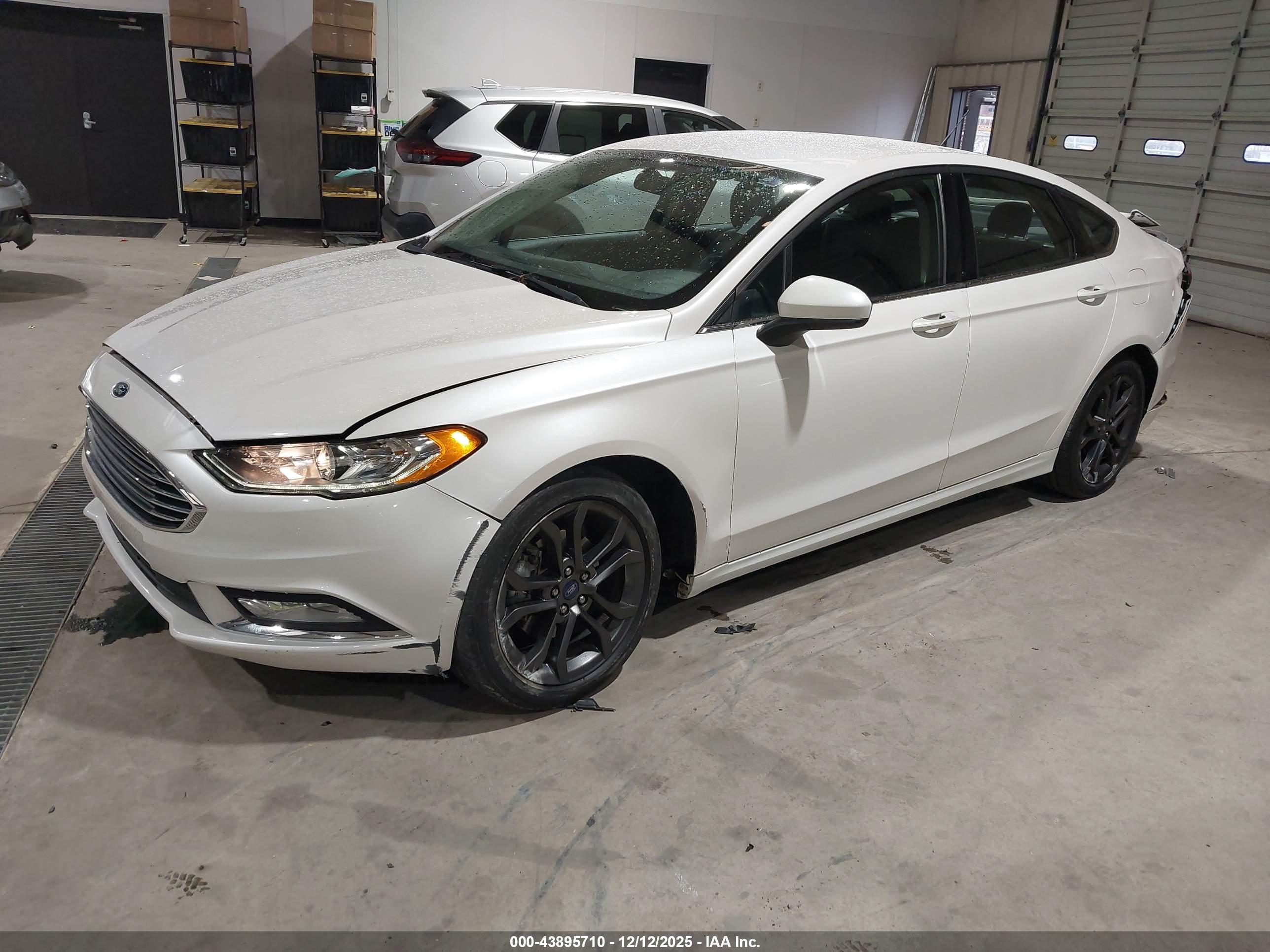FORD FUSION image 2